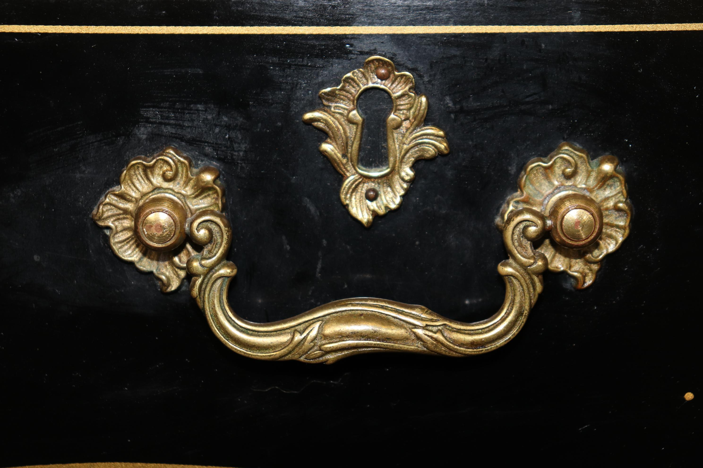 Fine American-Made Leather Top Brass Ormolu Louis XV Style Bureau Plat Desk  For Sale 5