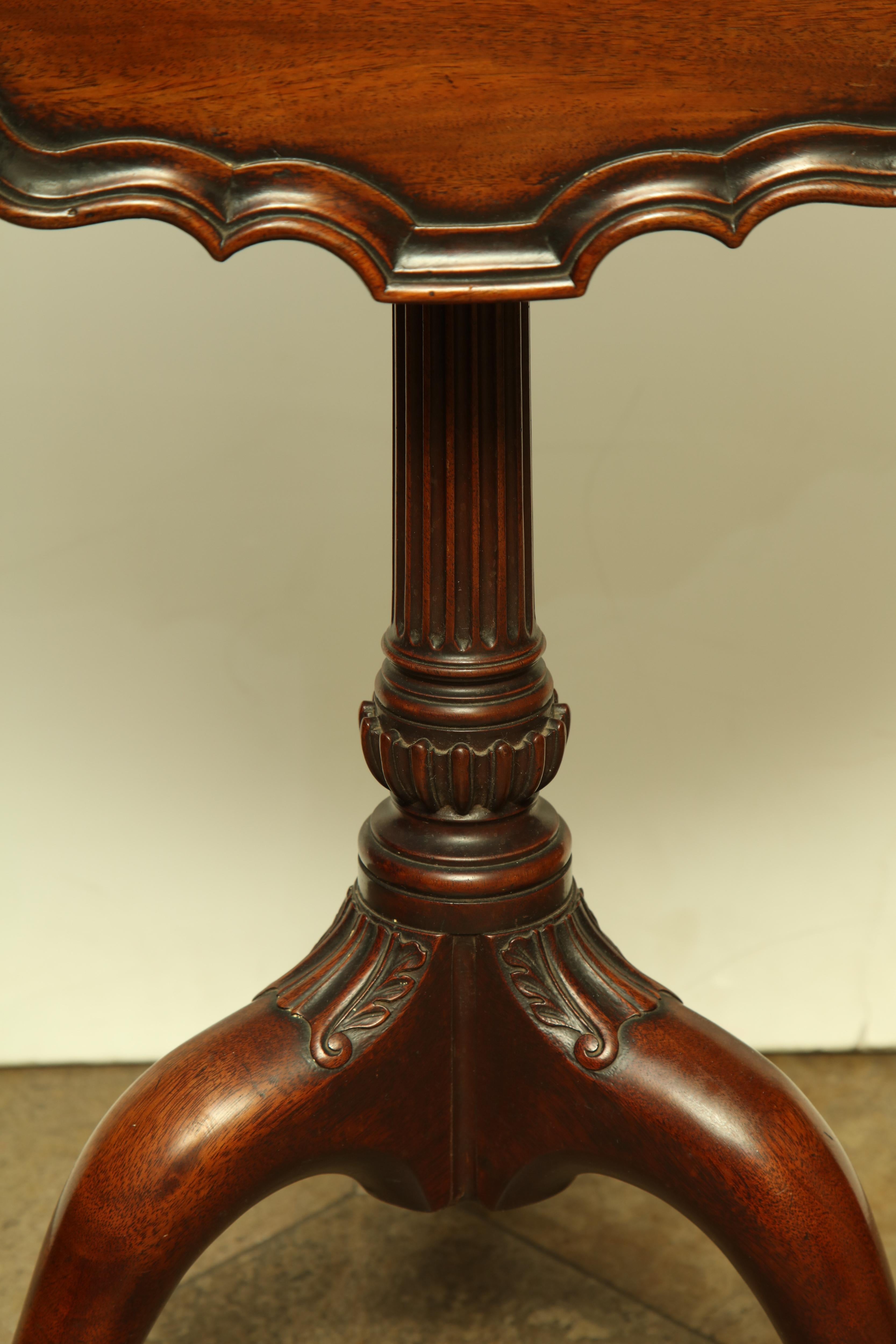 Fine American Tilt Top Pie Crust Table In Excellent Condition In Westwood, NJ