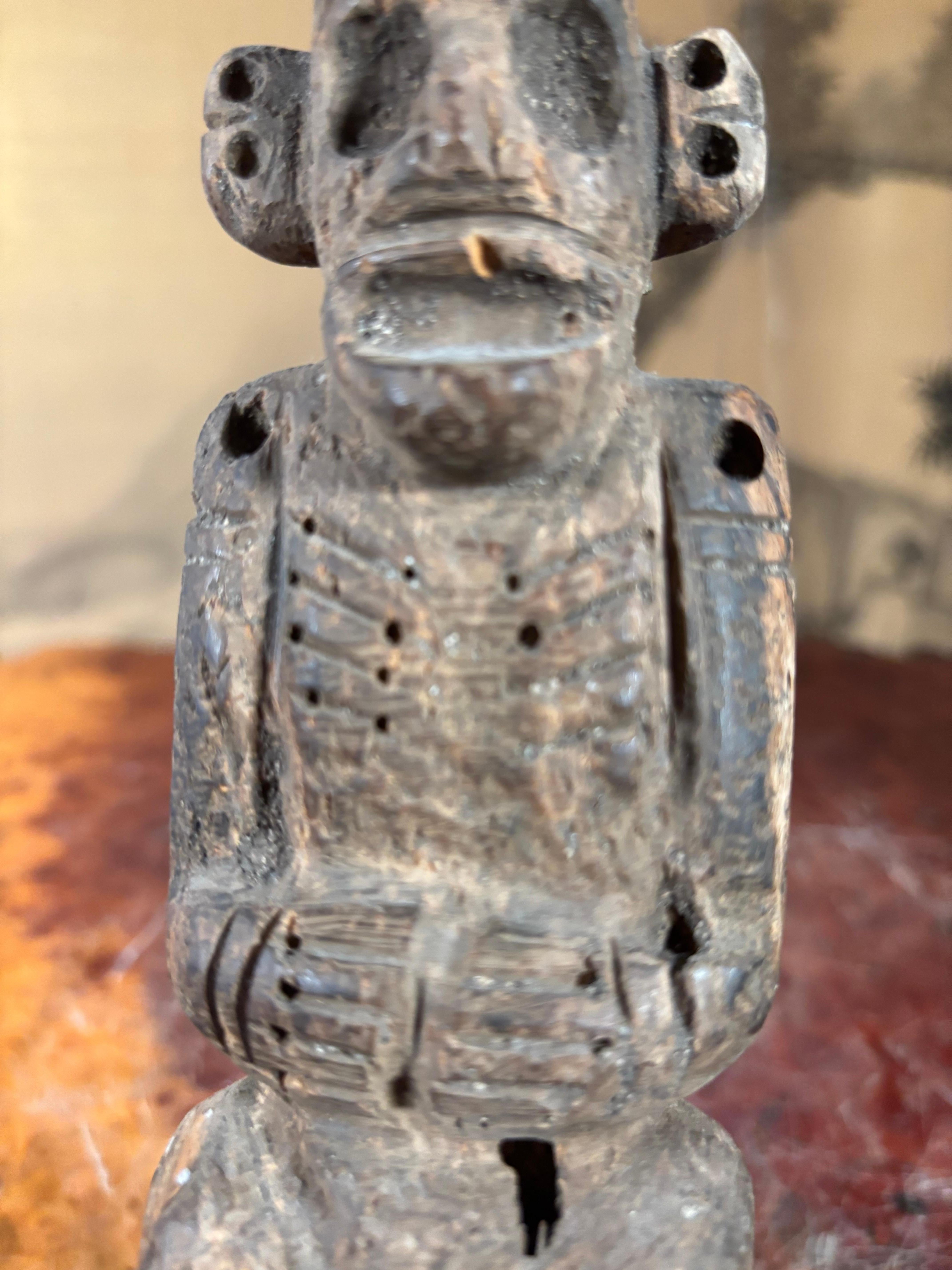 Sculpté à la main Figurine de cérémonie Chieftain de Fine America en vente