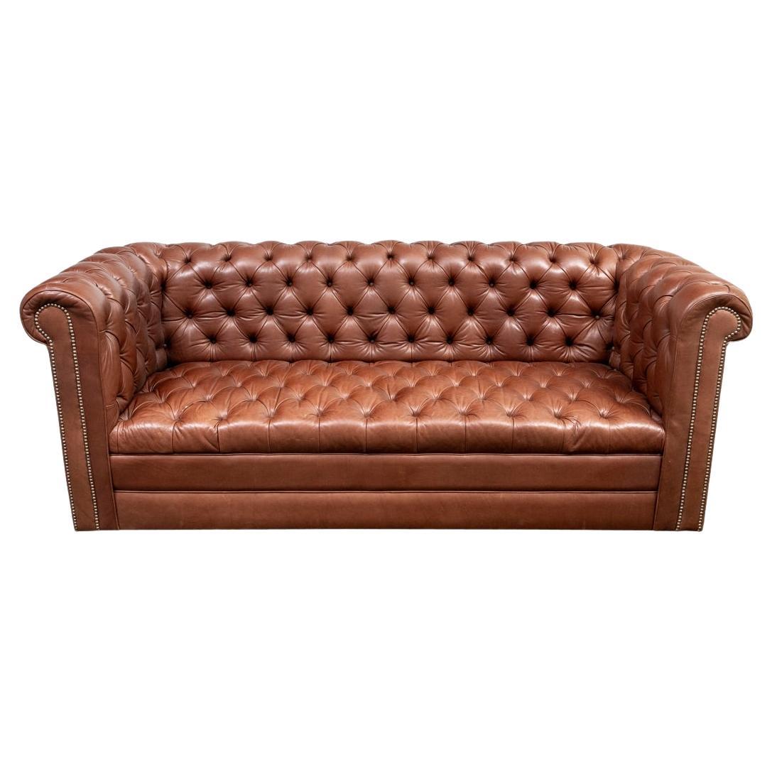 Divano Chesterfield in pelle pregiata e classica