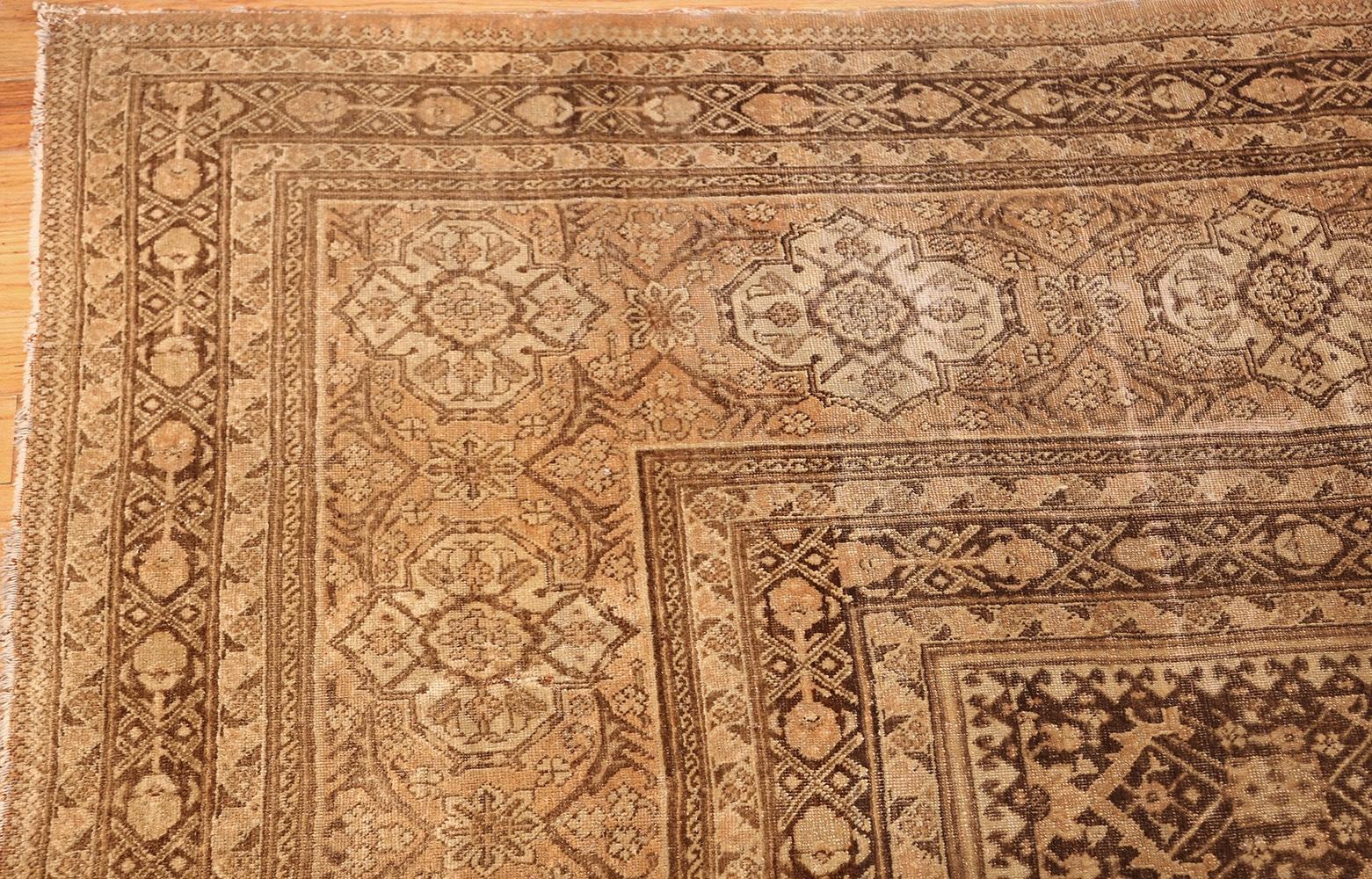 Antique Persian Tabriz Rug. Size: 10 ft x 15 ft 2 in In Excellent Condition For Sale In New York, NY