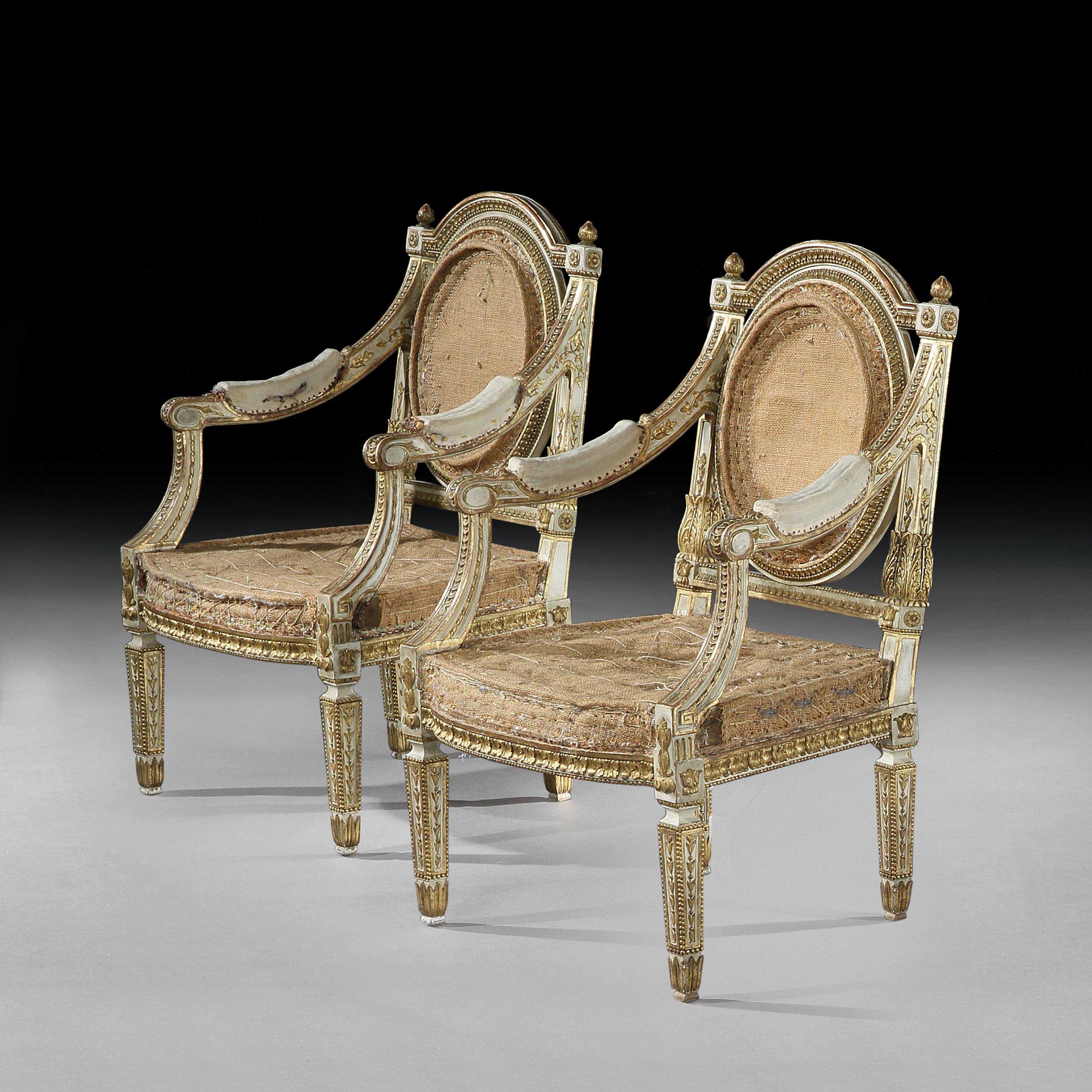 Fine and Decorative Pair of Italian Painted and Parcel Gilt Armchairs of In Good Condition In Benington, Herts
