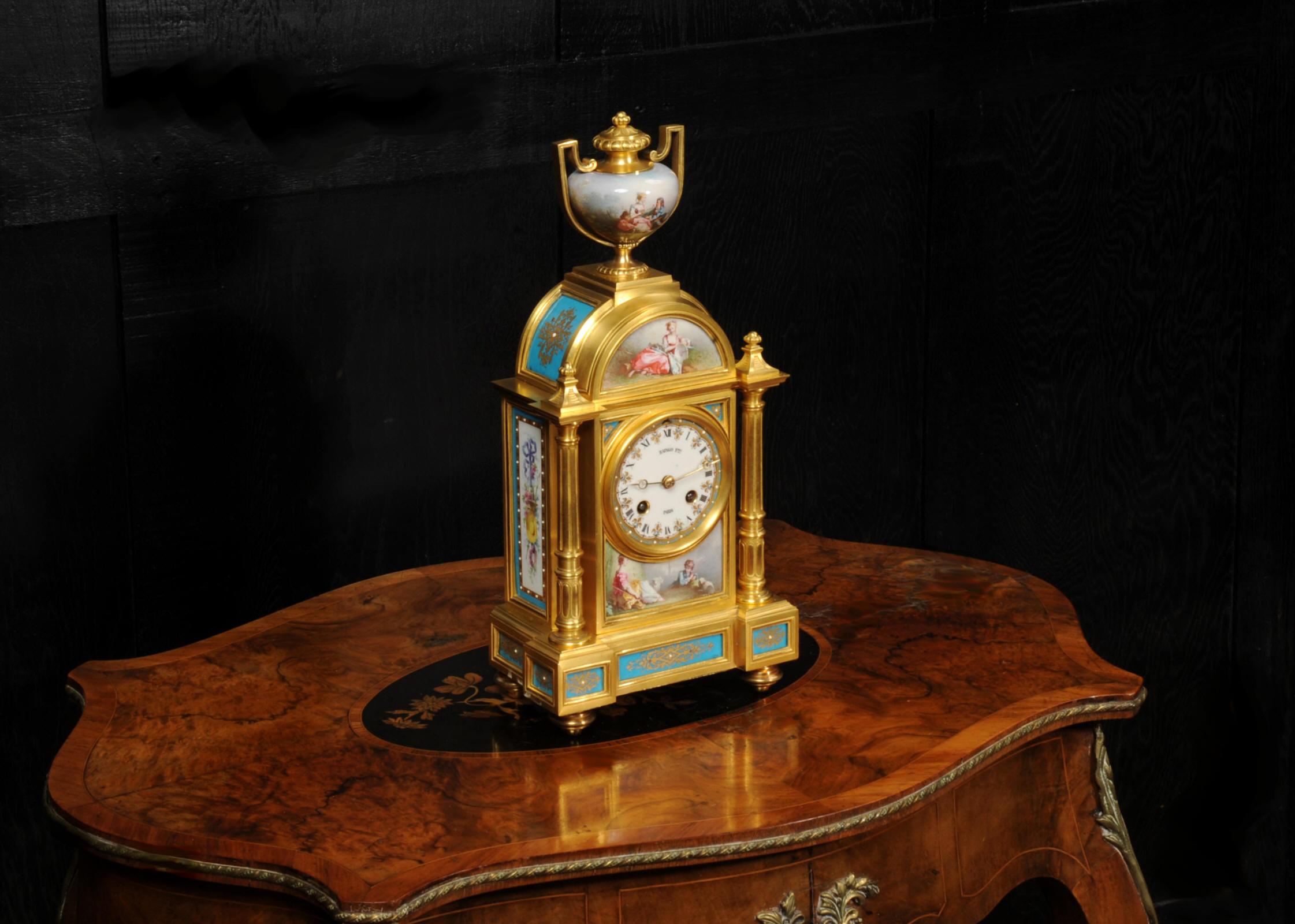 Feine und frühe Sèvres-Porzellan- und Ormolu-Uhr im Angebot 3