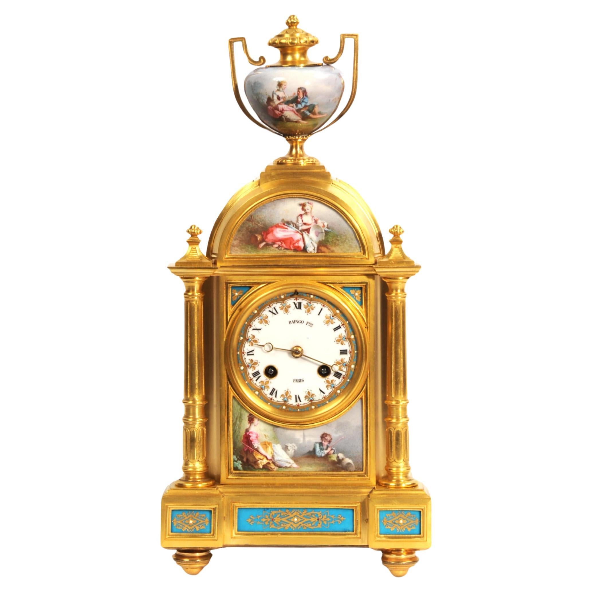 Feine und frühe Sèvres-Porzellan- und Ormolu-Uhr im Angebot