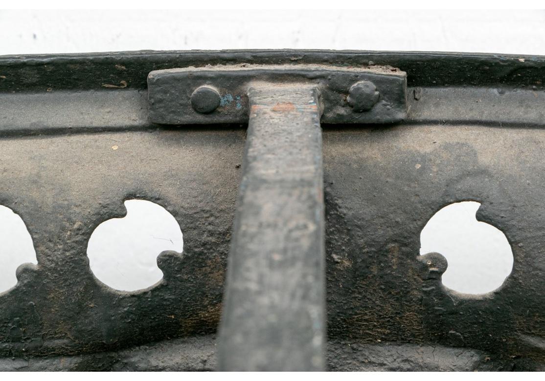 Antiker und aufwändiger Konsolentisch aus Eisen mit Marmorplatte im Angebot 7