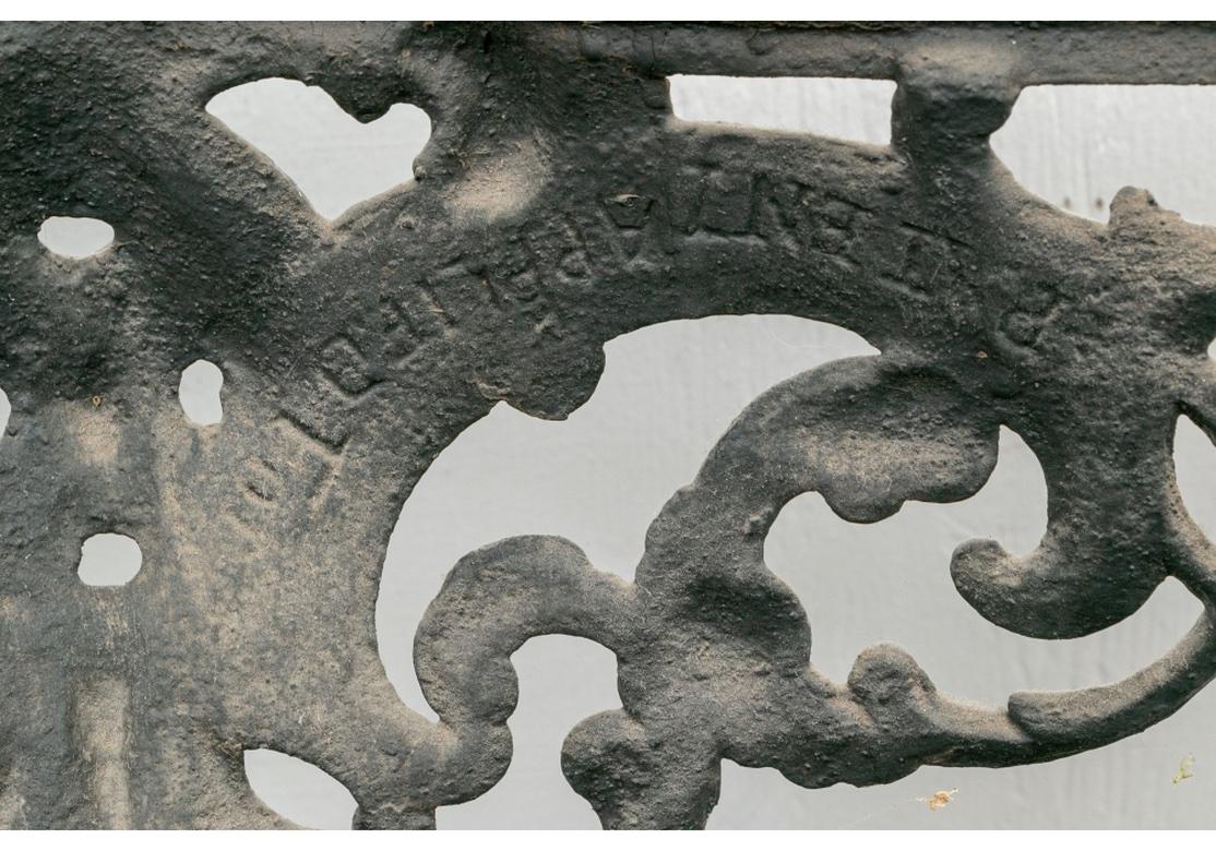 Antiker und aufwändiger Konsolentisch aus Eisen mit Marmorplatte (Viktorianisch) im Angebot