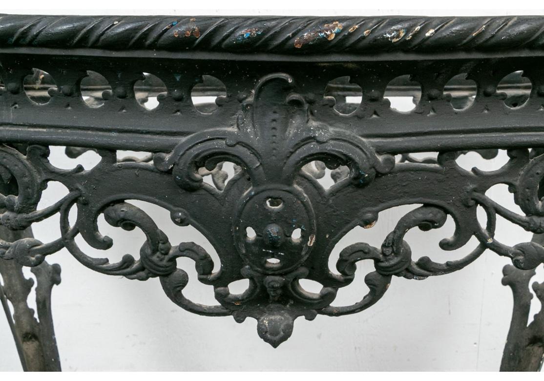 Table console ancienne en fer avec plateau en marbre, fine et élaborée en vente 1