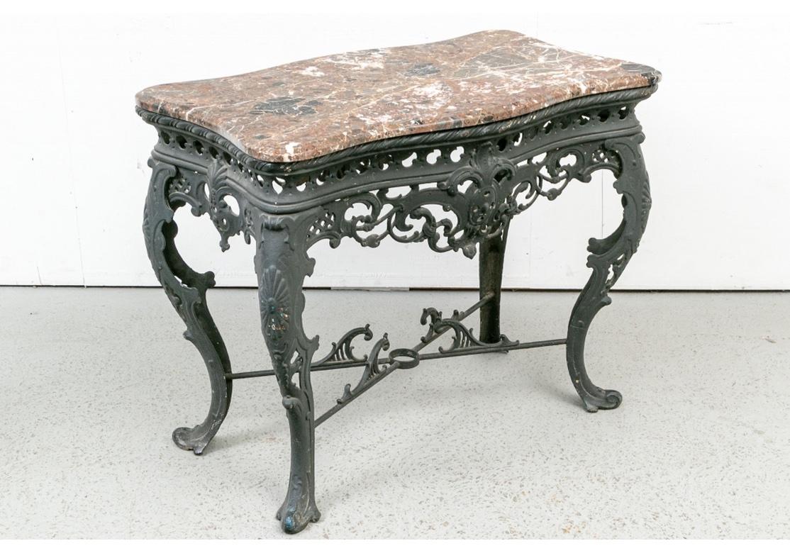 Table console ancienne en fer avec plateau en marbre, fine et élaborée en vente 2