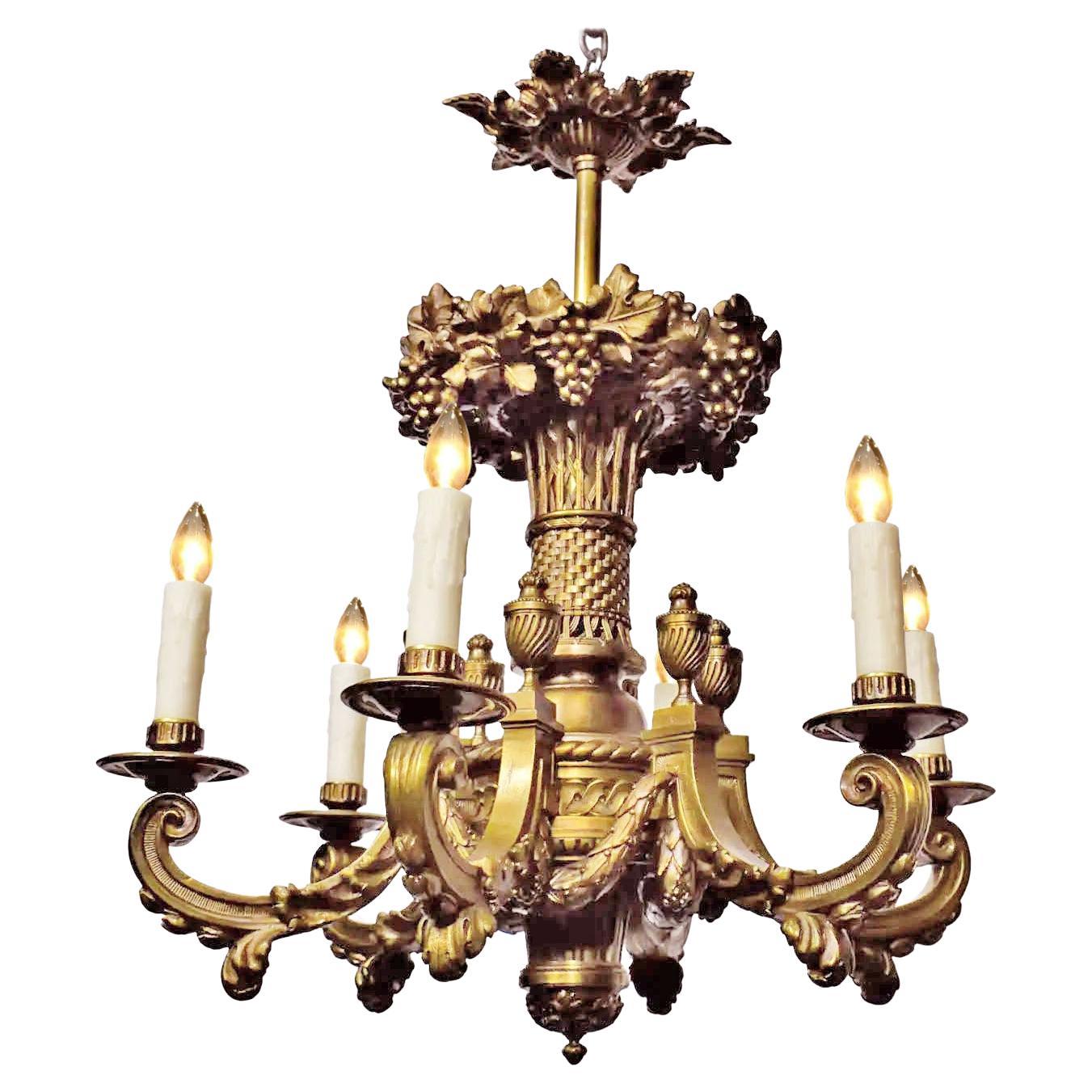 Lustre néoclassique raffiné et élégant en bronze doré