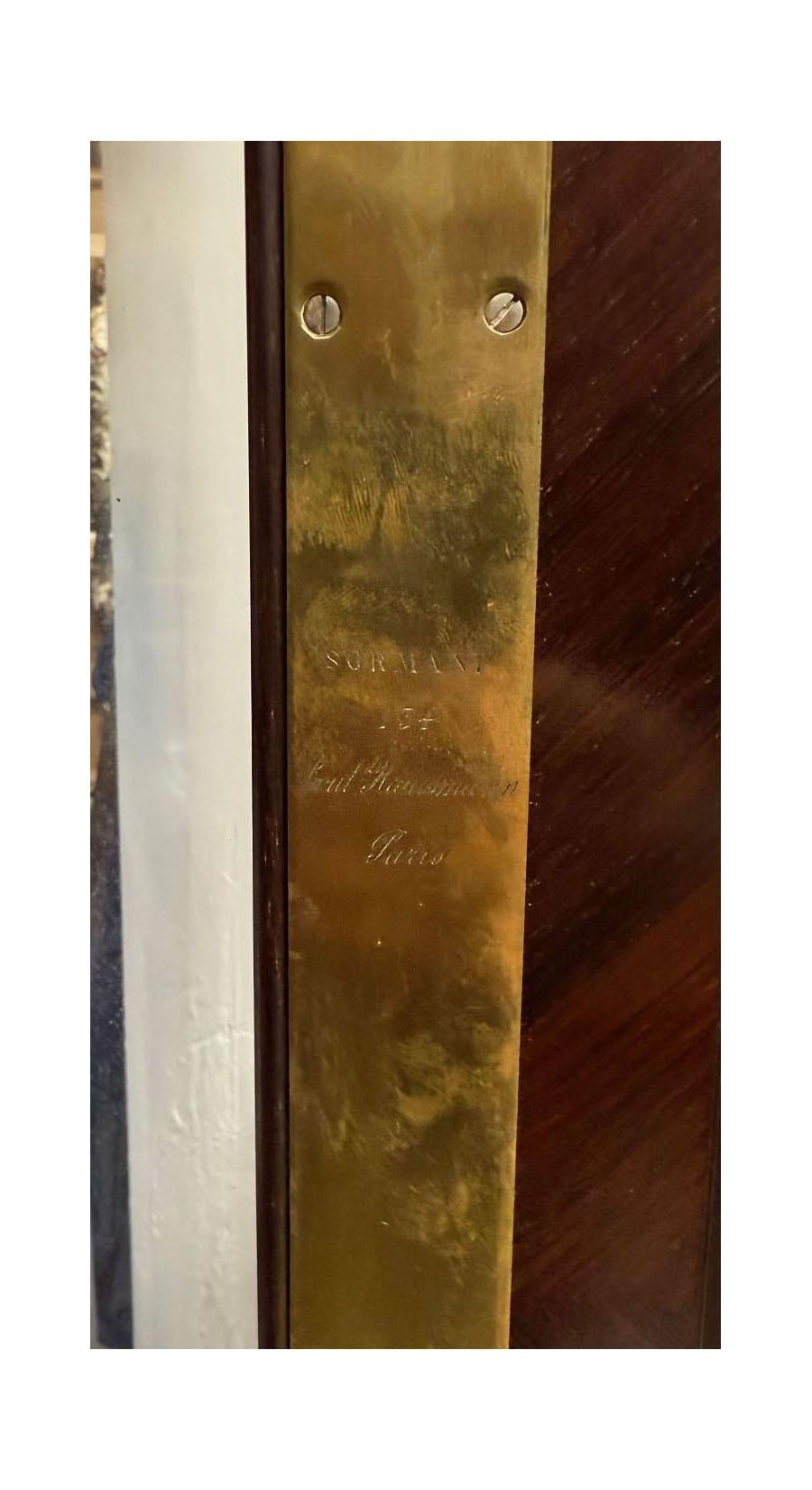 Bella e grandiosa vetrinetta/libreria in bronzo dorato del XIX secolo di Paul Sormani In condizioni buone in vendita a Long Island City, NY
