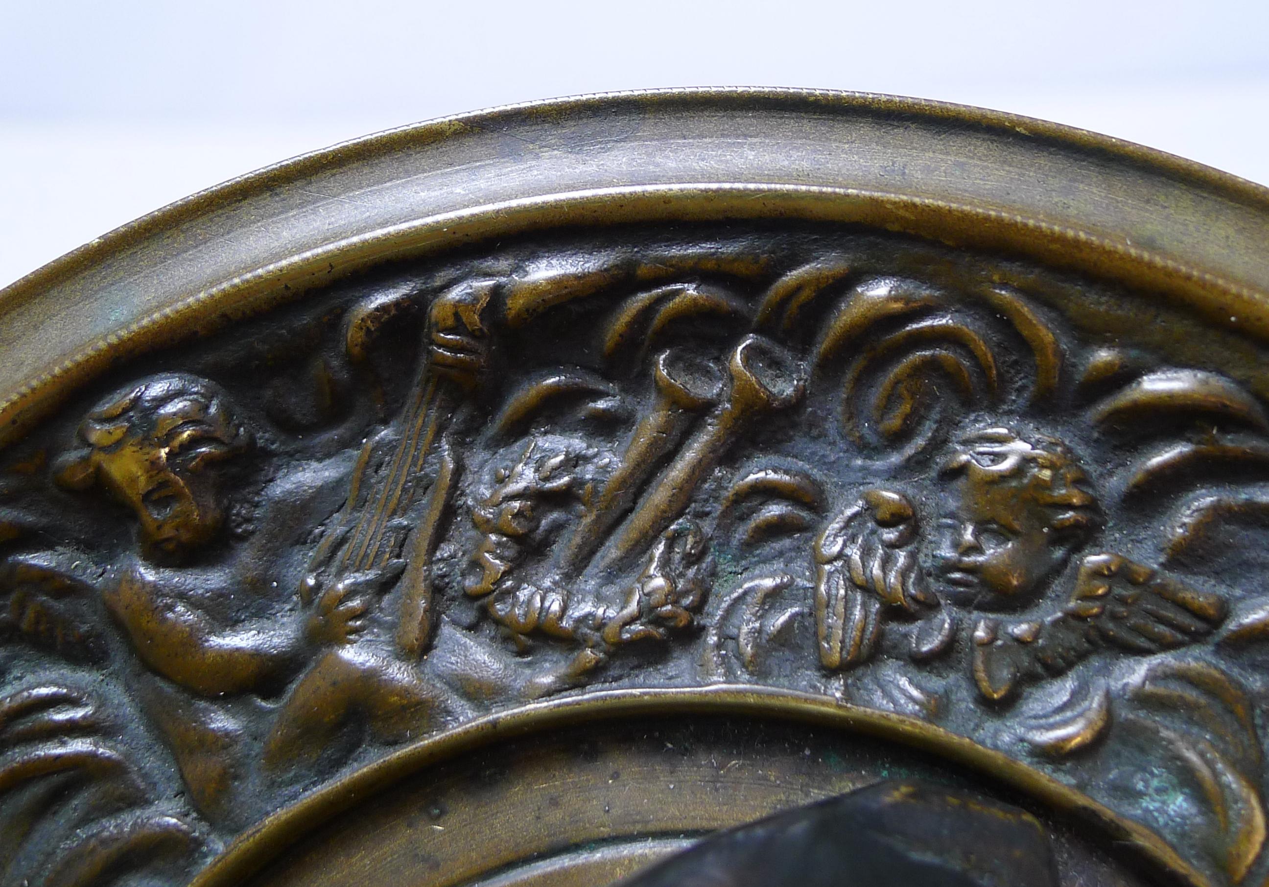 Fine and Grand Antique English Bronze Dish, Lion, circa 1860 1