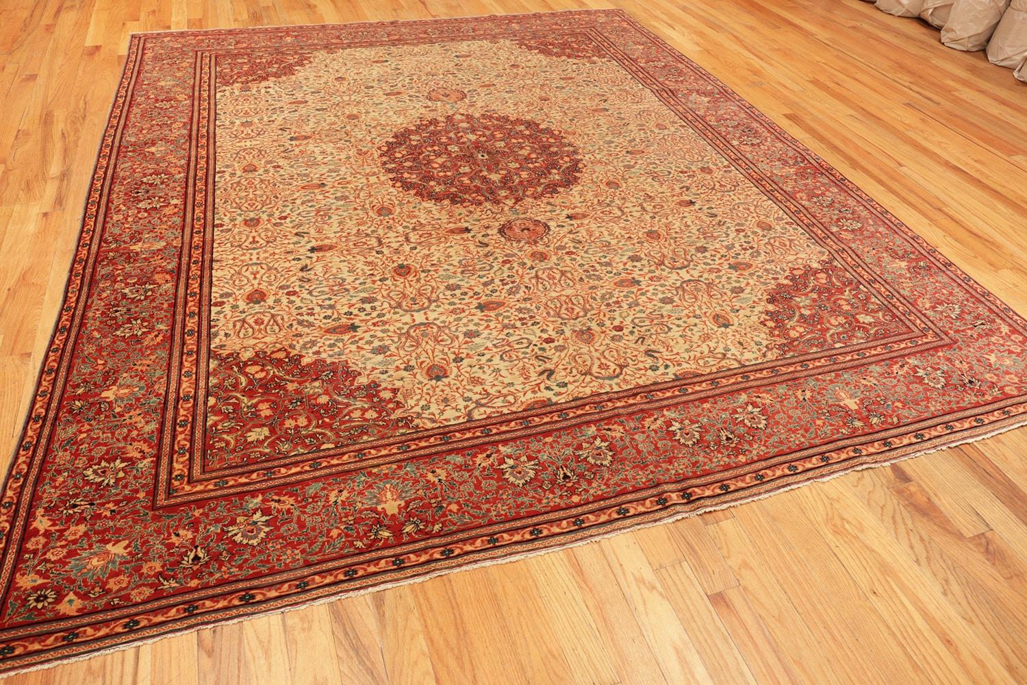 Nazmiyal Collection Antique Persian Tabriz Carpet. Size: 9 ft 6 in x 11 ft 6 in 1