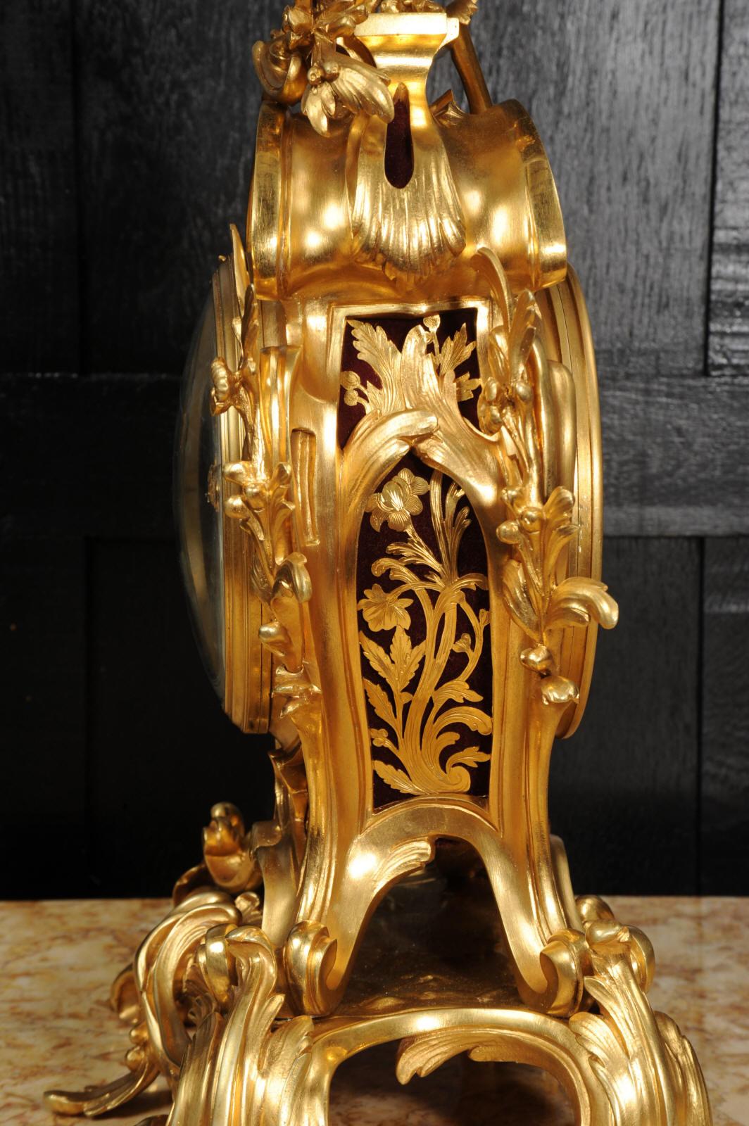 Belle et grande horloge rococo française ancienne en bronze doré 3