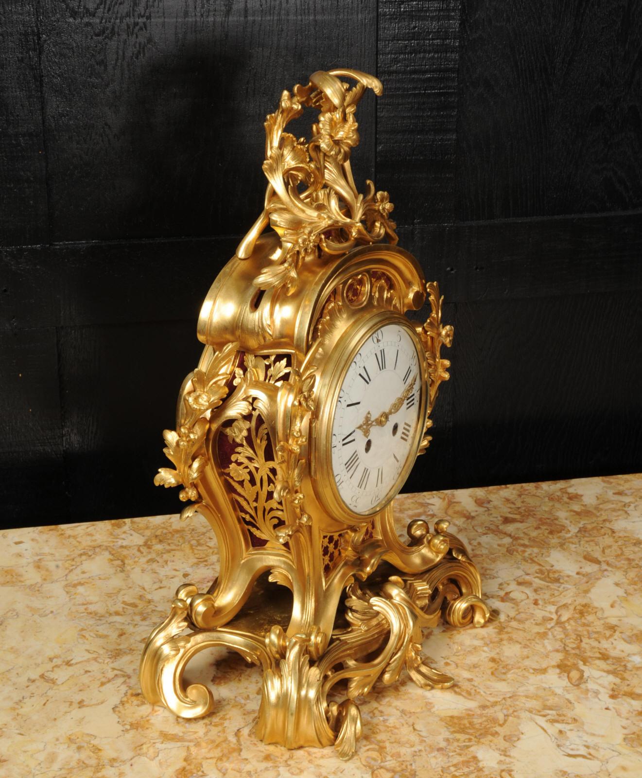 Belle et grande horloge rococo française ancienne en bronze doré 8