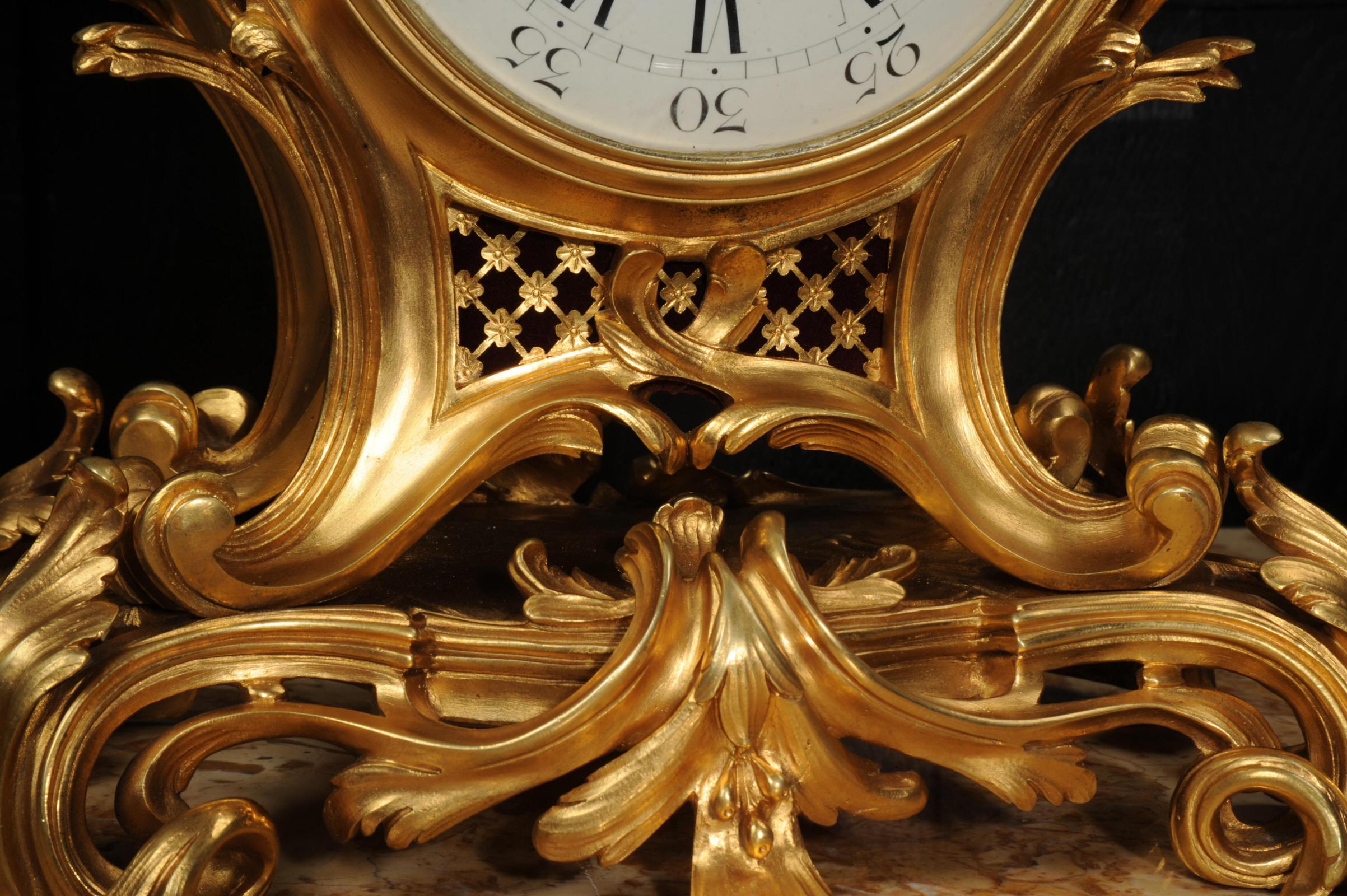 Belle et grande horloge rococo française ancienne en bronze doré 11