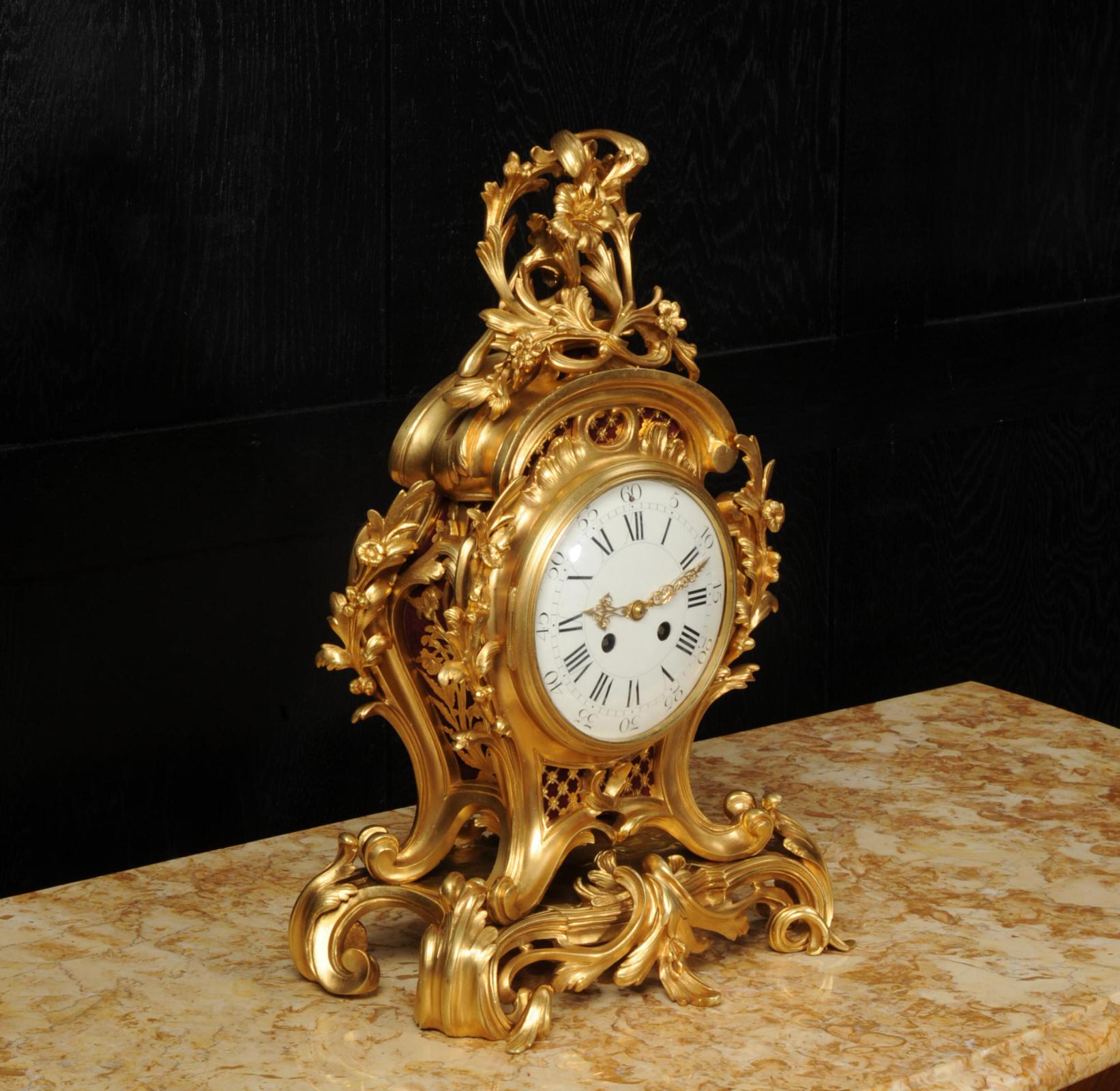 Belle et grande horloge rococo française ancienne en bronze doré 2