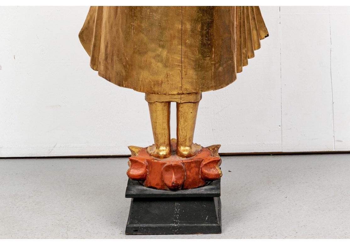 Belle et grande statue asiatique du Bouddha sculptée et dorée 7