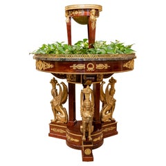 Feine und große Jardiniere aus vergoldeter Bronze im Empire-Stil aus Mahagoni und vergoldeter Bronze