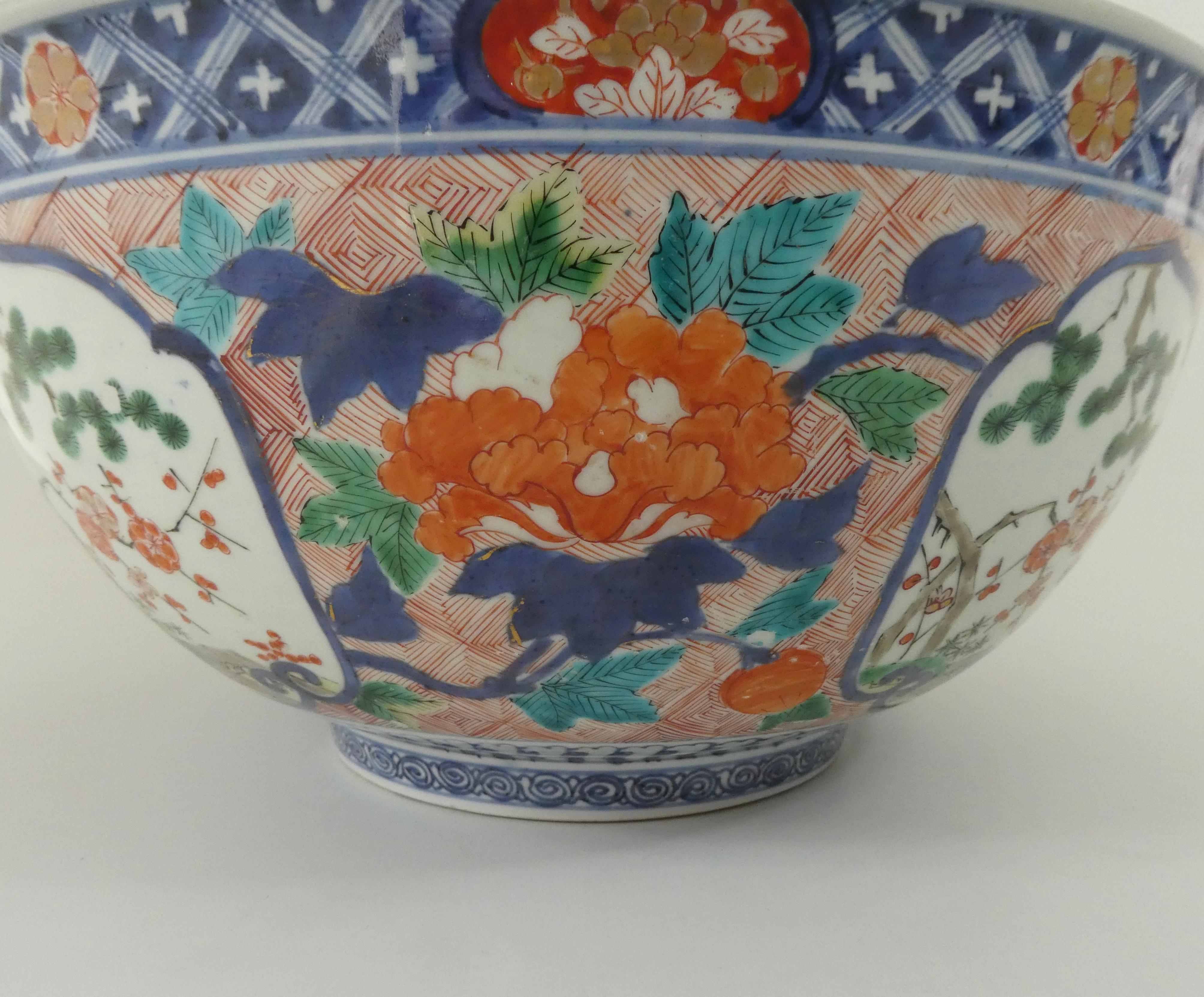 Fine and Large Imari Bowl Decorated with Fish, circa 1680, Genroku Period 3
