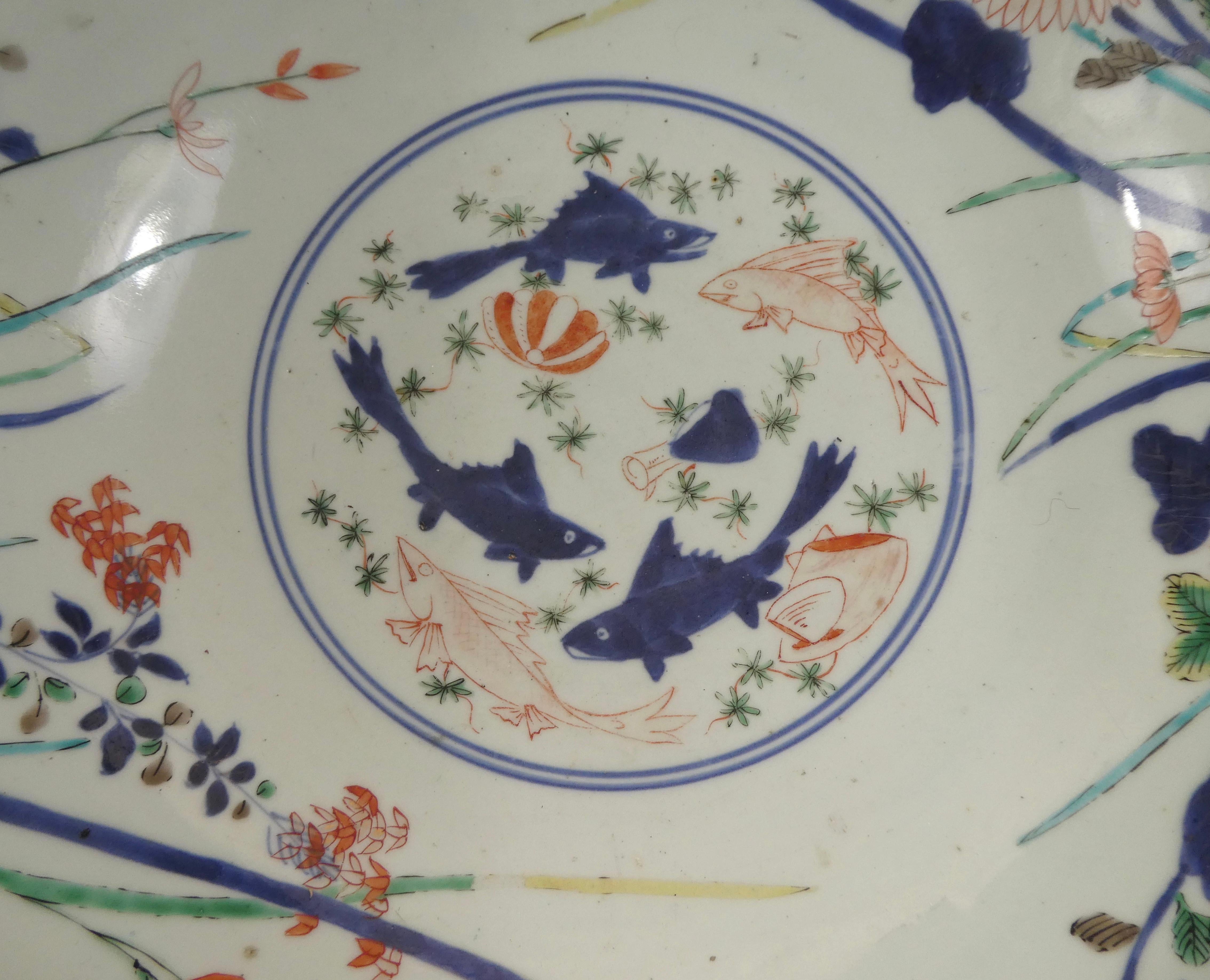 Edo Fine and Large Imari Bowl Decorated with Fish, circa 1680, Genroku Period