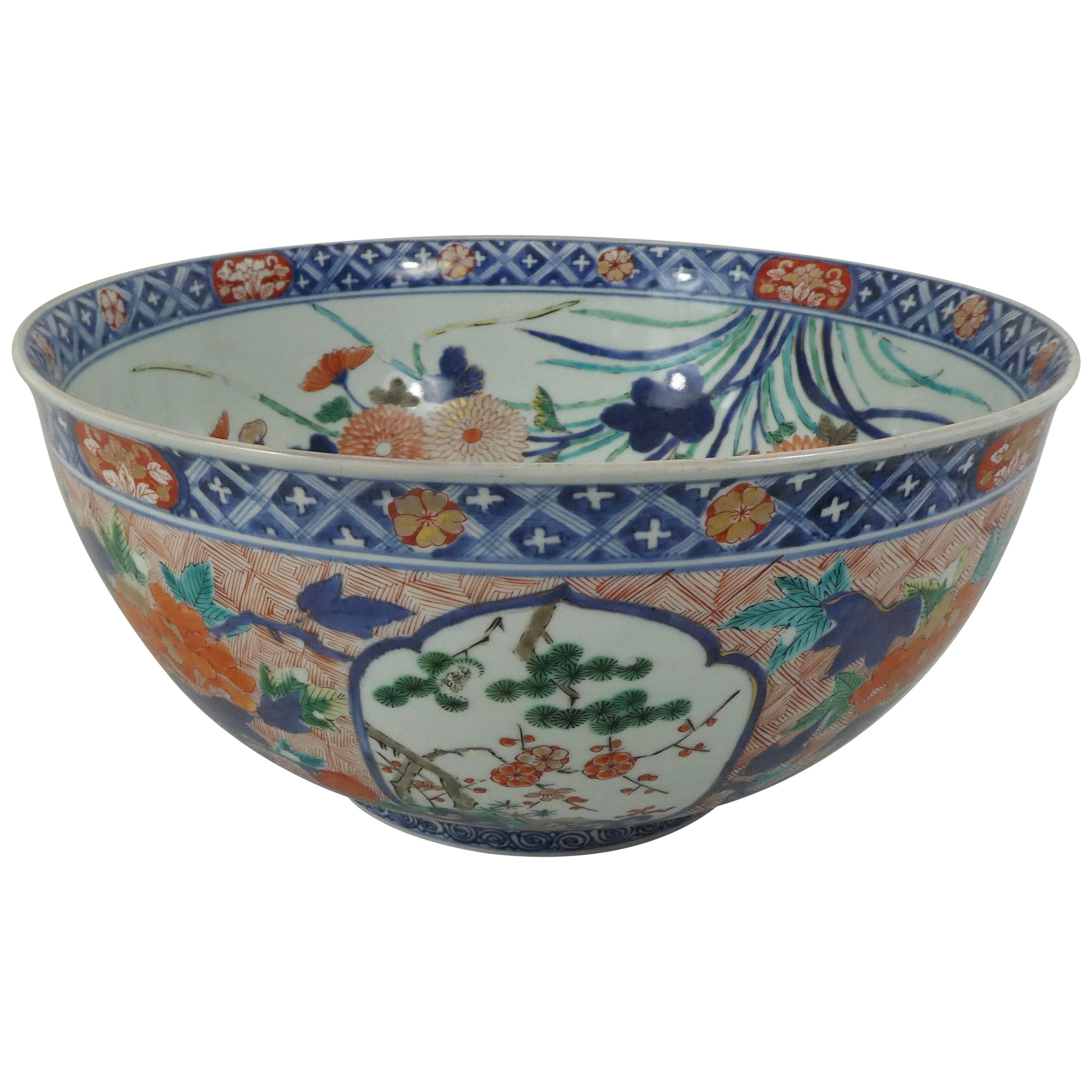 Fine and Large Imari Bowl Decorated with Fish, circa 1680, Genroku Period