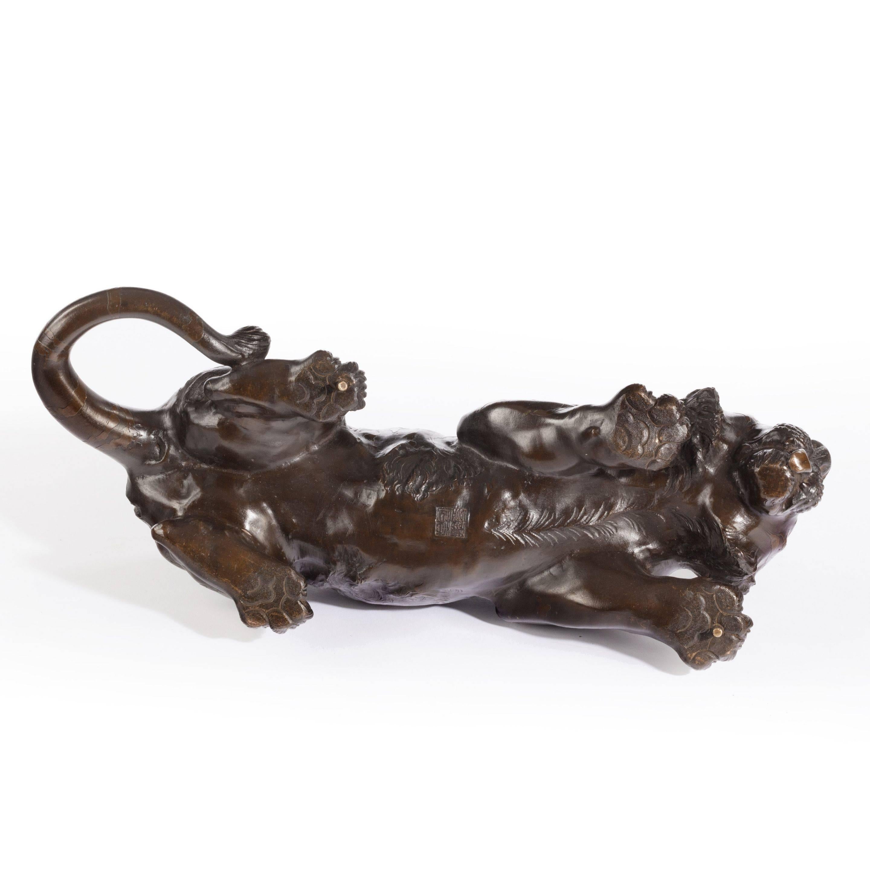 Fine and Large Meiji Period Bronze of Two Tigers by Genryusai Seiya 4