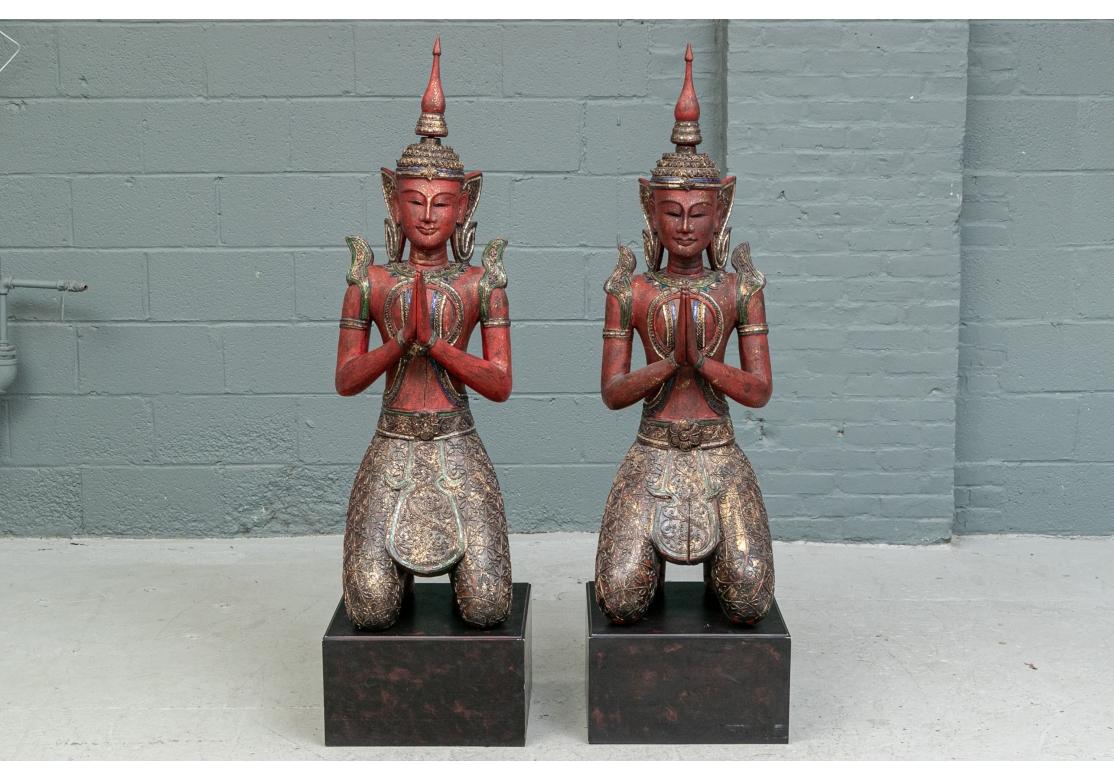 Fine and Monumental Pair of Carved and Painted Devotional Supplicants In Good Condition For Sale In Bridgeport, CT