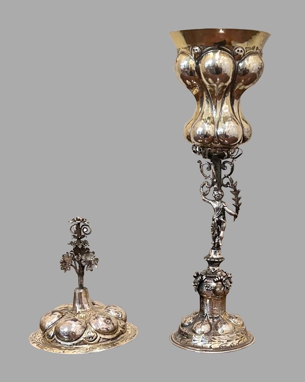 Feines und Seltenes 17.  Nuremberg Silber vergoldeter Kelch und Deckel aus dem Jahrhundert (Barock) im Angebot