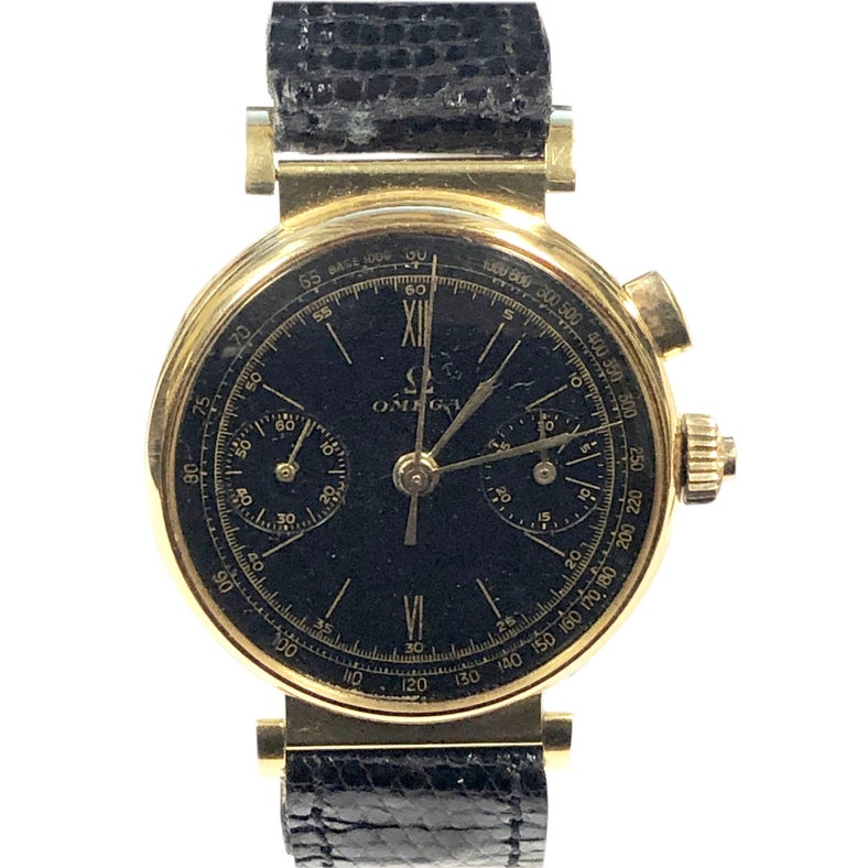 Montre-bracelet chronographe Omega en or rose, fine et rare, des années  1930 En vente sur 1stDibs