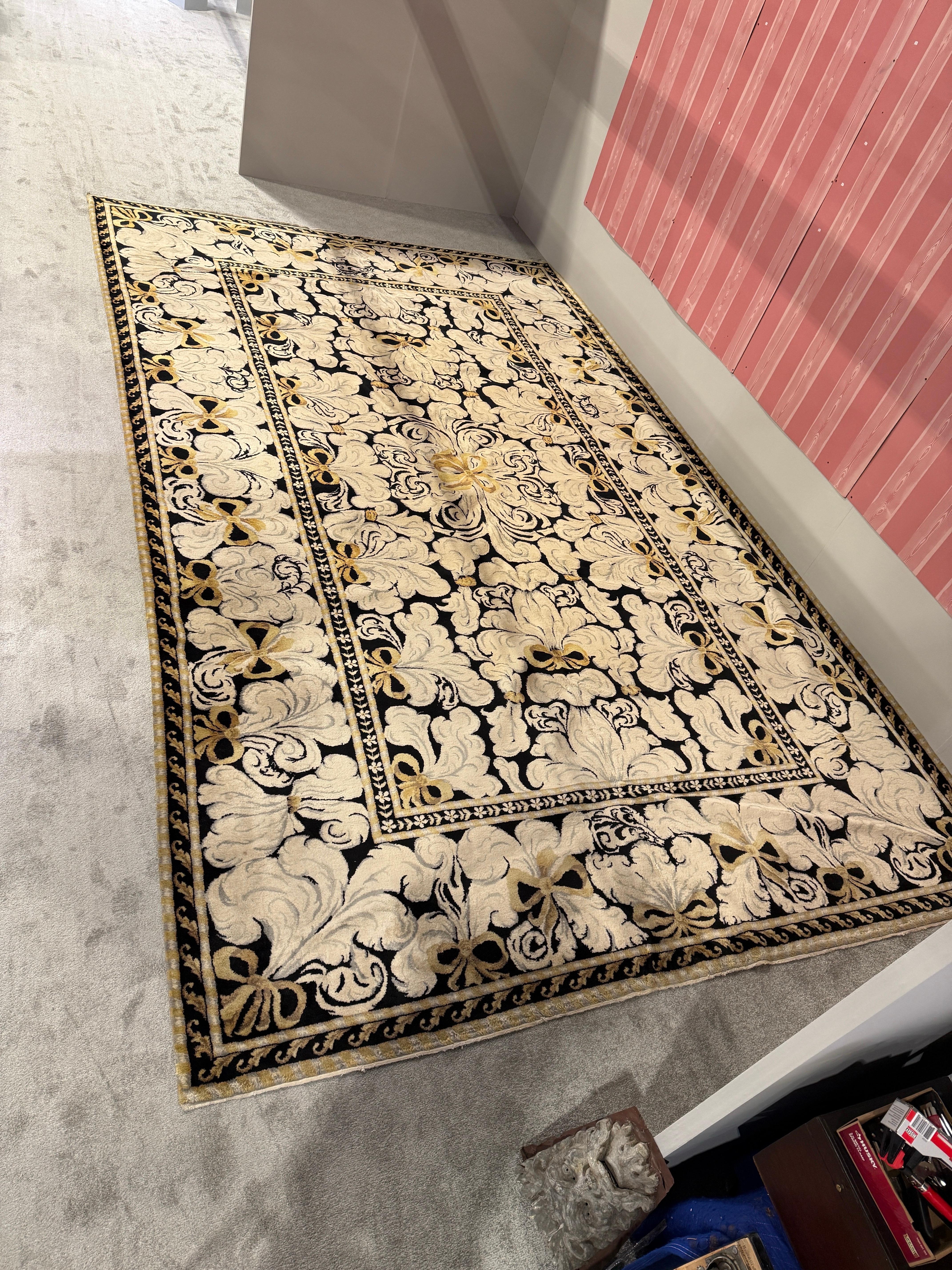 Fine and Rare Art Moderne Carpet By Maison Jansen likely Made for the Windsors In Good Condition For Sale In Richmond, VA