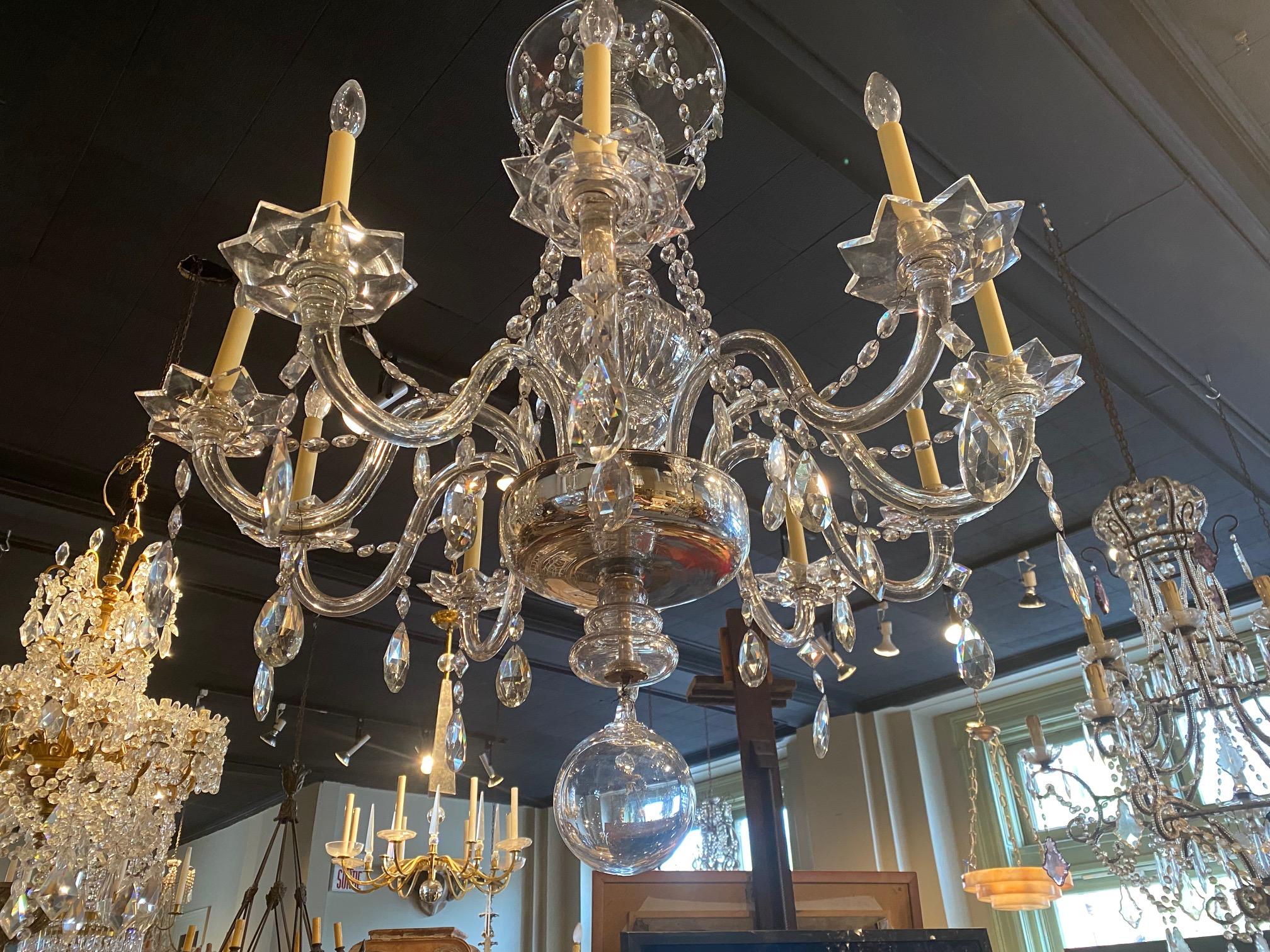 Lustre néerlandais raffiné et rare à douze lumières en cristal en vente 2