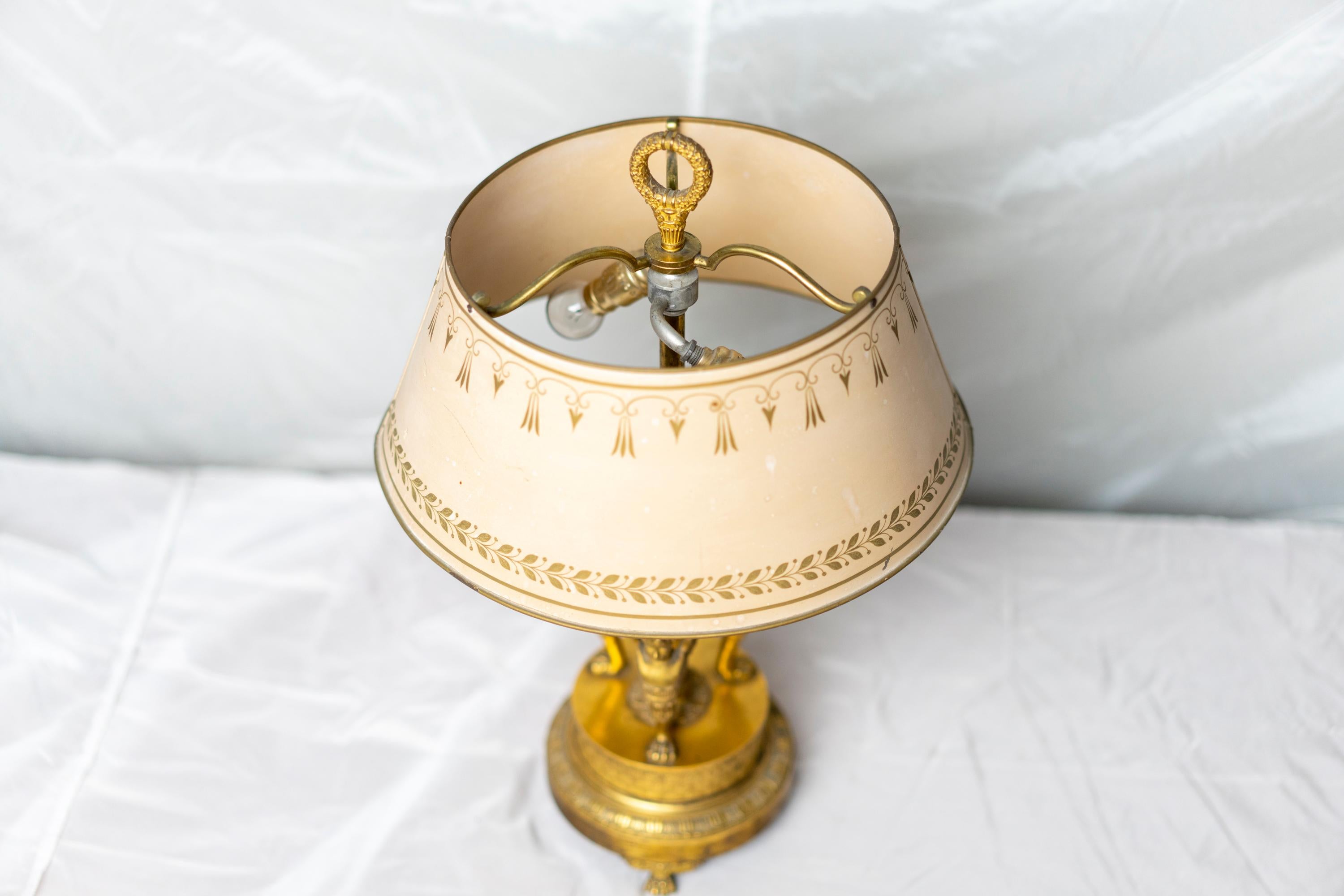 Belle et rare lampe de table bouillotte d'époque Empire en bronze doré en vente 1