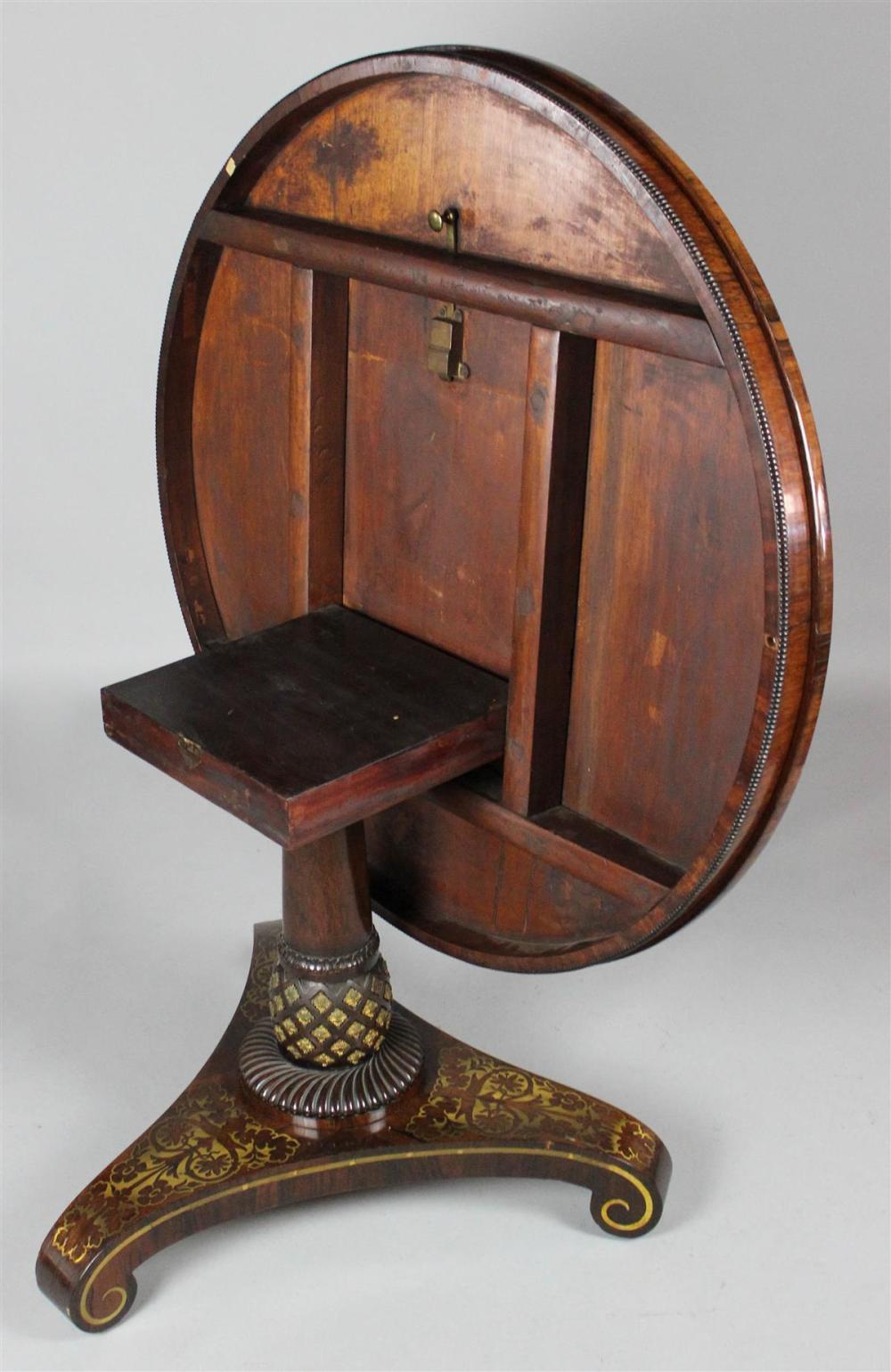 English Regency Period Rosewood and Brass Tilt-Top Table In Good Condition For Sale In New York, NY