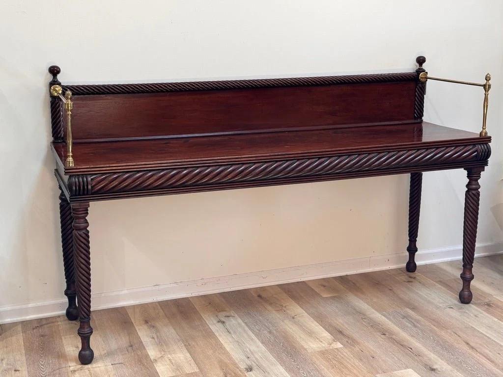 Fine and rare Irish server, sideboard, Dublin c. 1790-1810. In Good Condition For Sale In Charlottesville, VA