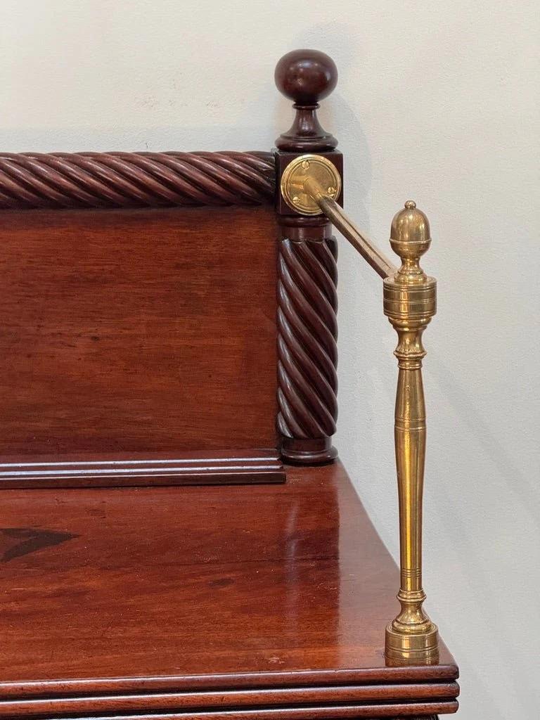 Fine and rare Irish server, sideboard, Dublin c. 1790-1810. For Sale 2