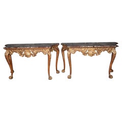 Feines und seltenes Paar geschnitzter Nussbaum englischer georgianischer Giltwood Konsolentische