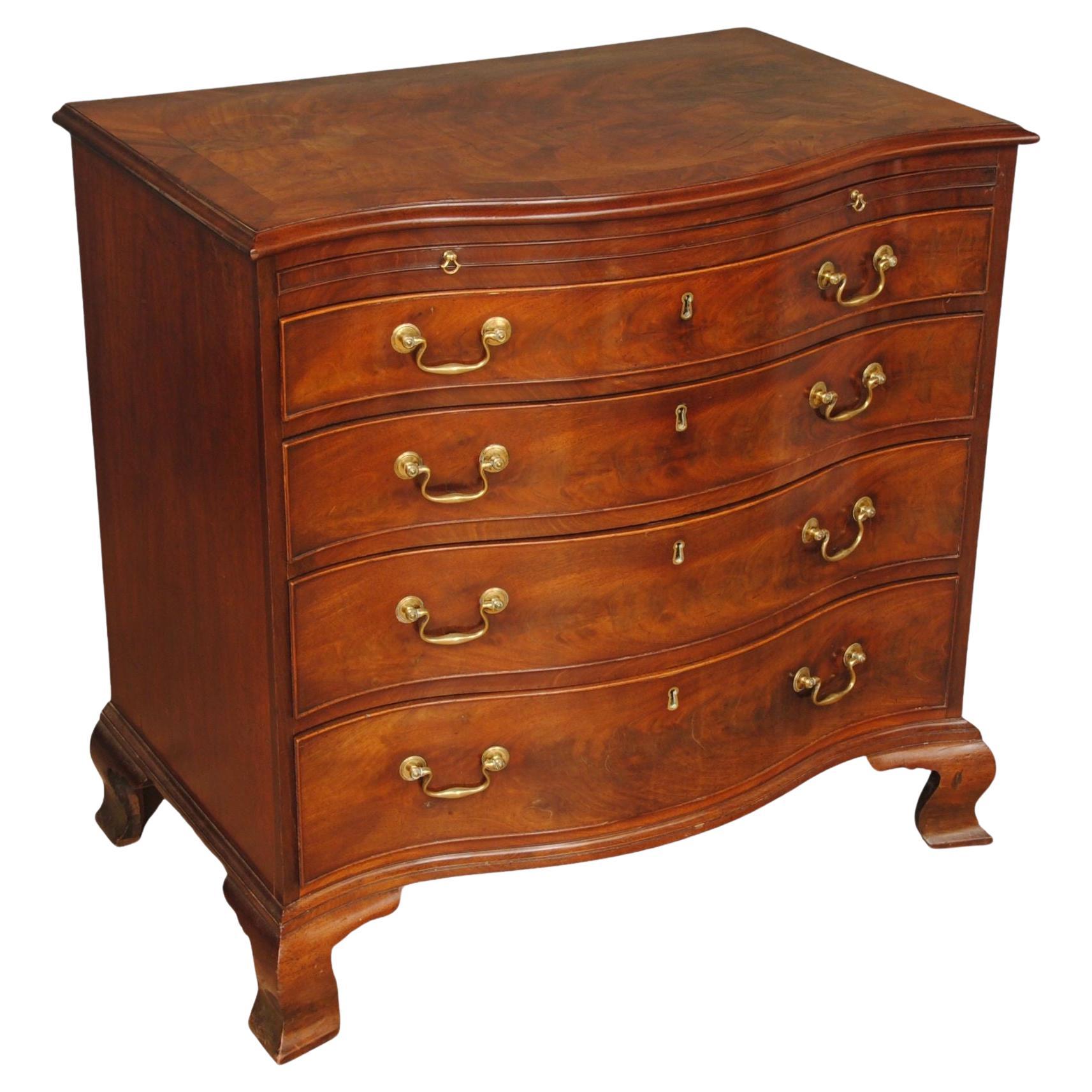 Fine and Small 18th Century Serpentine Chest of Drawers For Sale