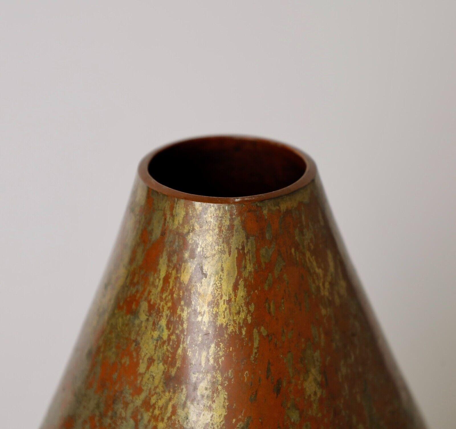 Fine e insolito vaso in rame firmato in vendita 3