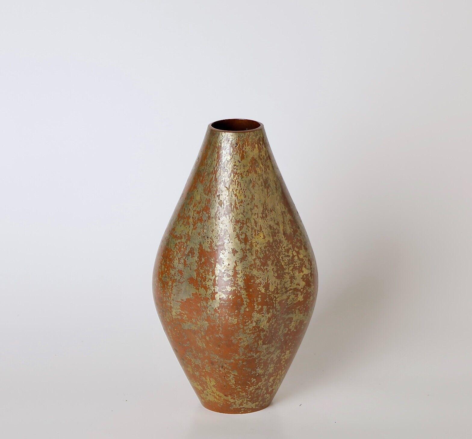 Fine e insolito vaso in rame firmato in vendita 4