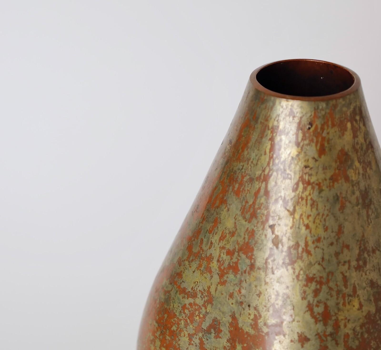Fine e insolito vaso in rame firmato in vendita 5