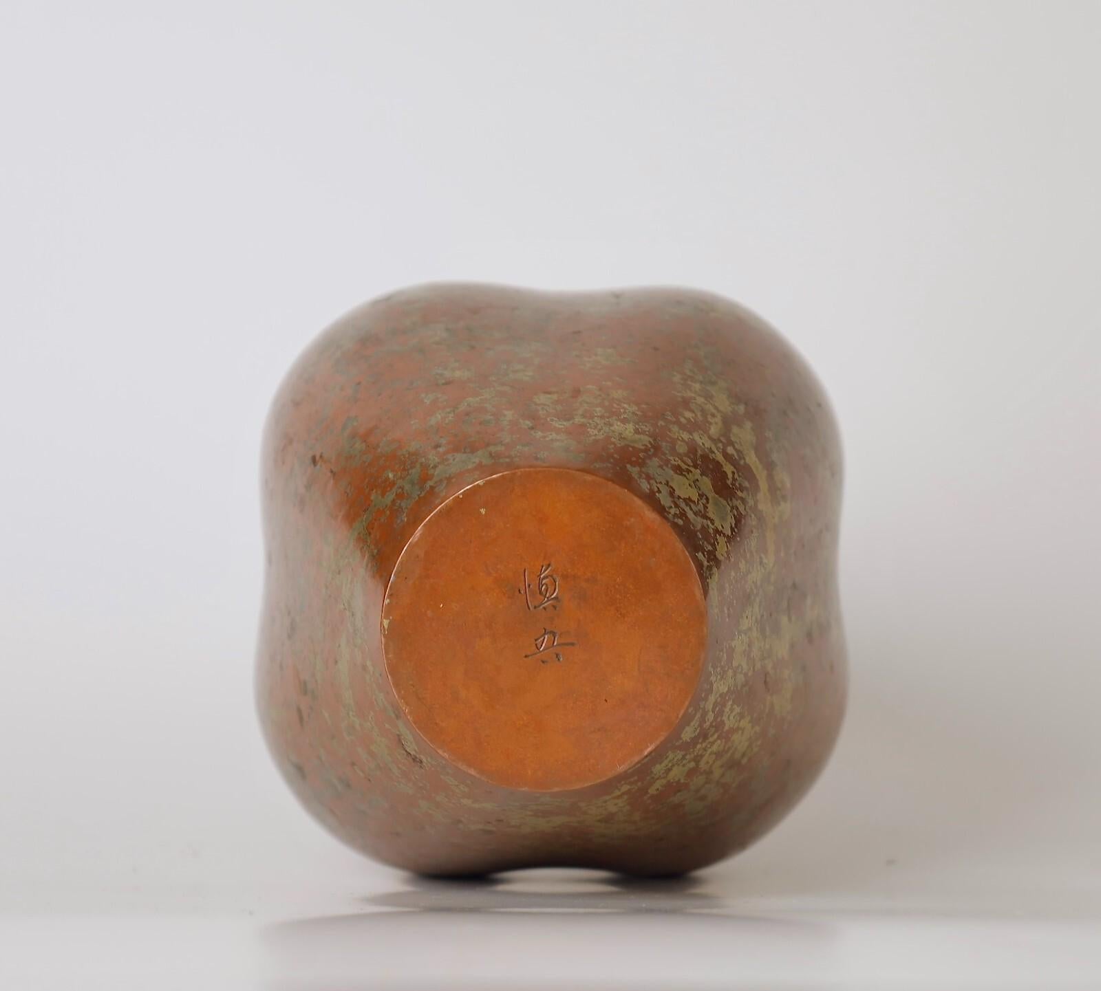 Fine e insolito vaso in rame firmato in vendita 6