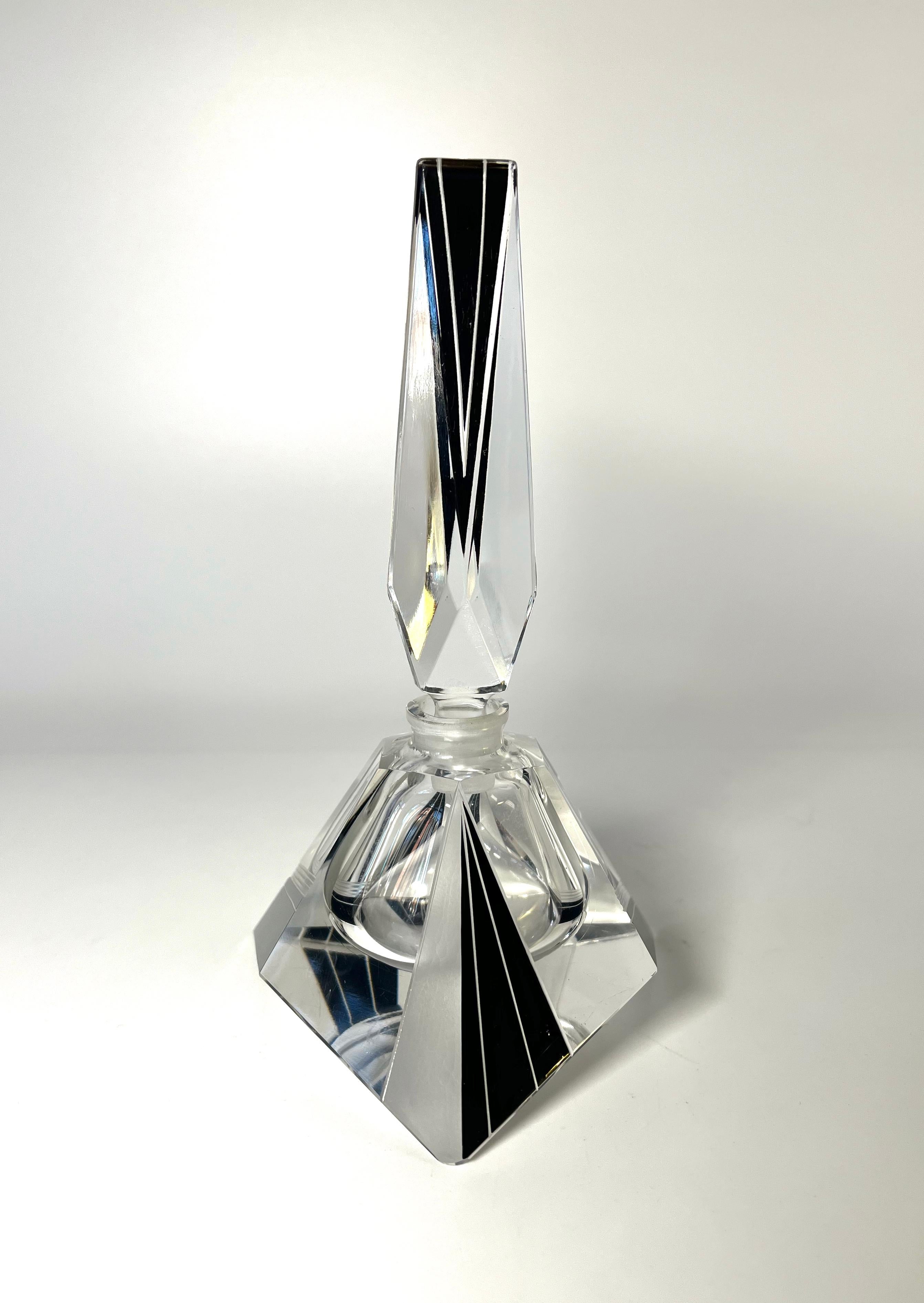 Poli Bouteille de parfum en cristal émaillé noir Art déco tchèque 1930 en vente