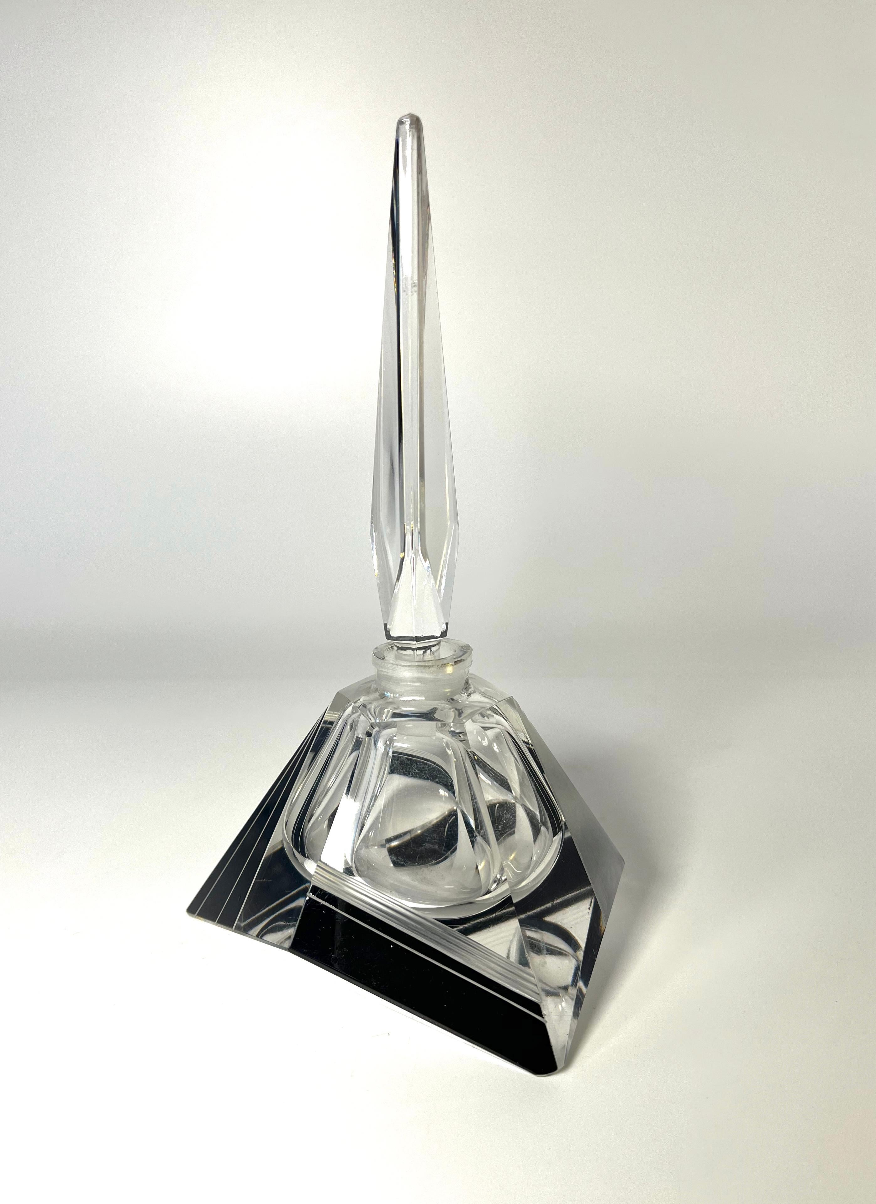 Verre Bouteille de parfum en cristal émaillé noir Art déco tchèque 1930 en vente