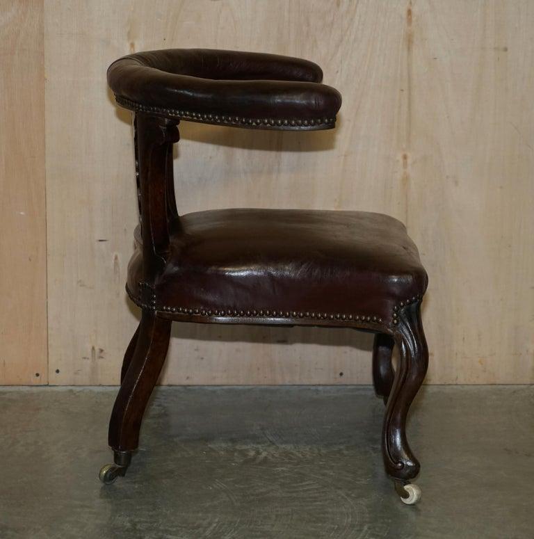 Feine antike 1830 William iv Hahnenkampf Brown Leder Stuhl Original Rollen im Angebot 5