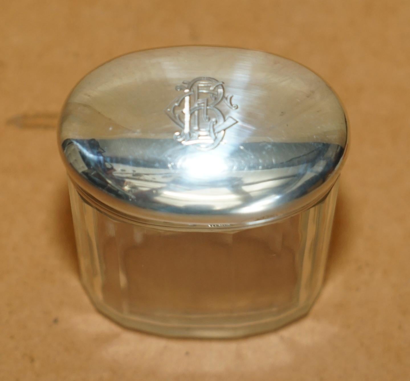 FINE ANTIQUE 1913 STERLING SILVER & GLASS CRYSTAL THOMAS INGLETON TRiNKET JAR In Good Condition For Sale In West Sussex, Pulborough