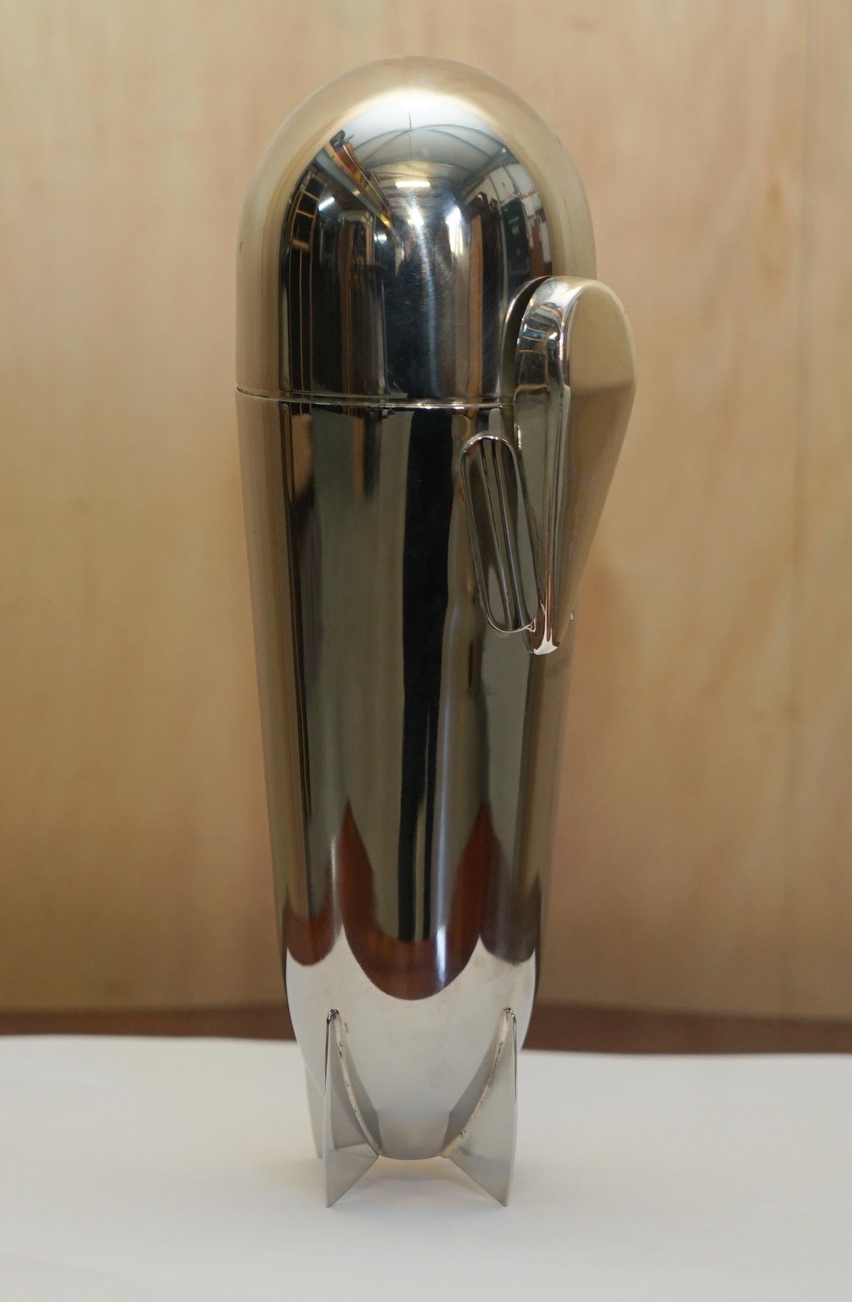 We are delighted to offer for sale this stunning, circa 1960's Atomic Era Art Deco style Zeppelin cocktail shaker. 

A good looking and well made piece, these were made originally for the London elite in the swinging 1920's who were all things bling