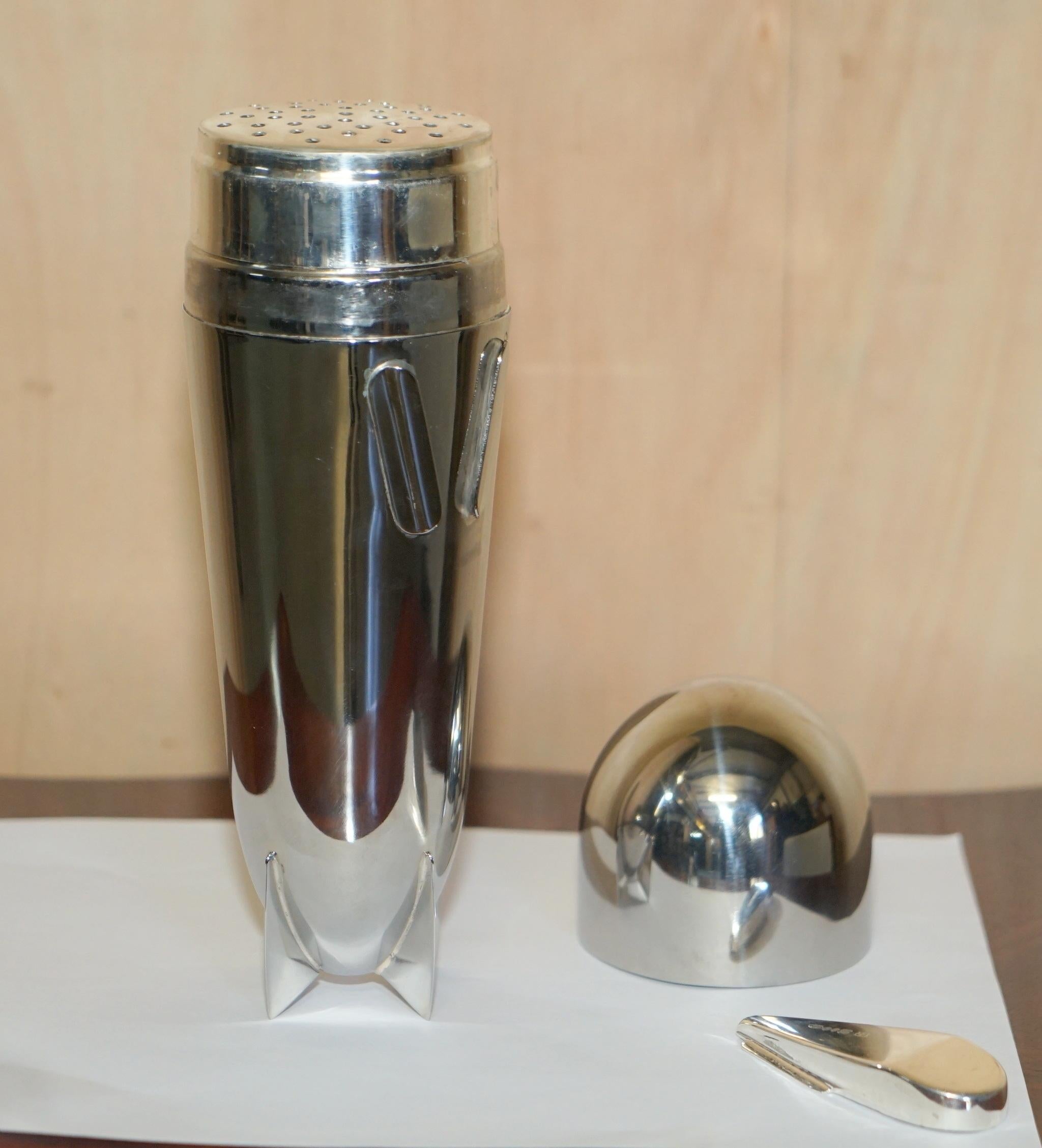 Hand-Crafted Fine Antique 1960 Art Deco Style EPNS Silver Hallmarked Zeppelin Cocktail Shaker For Sale