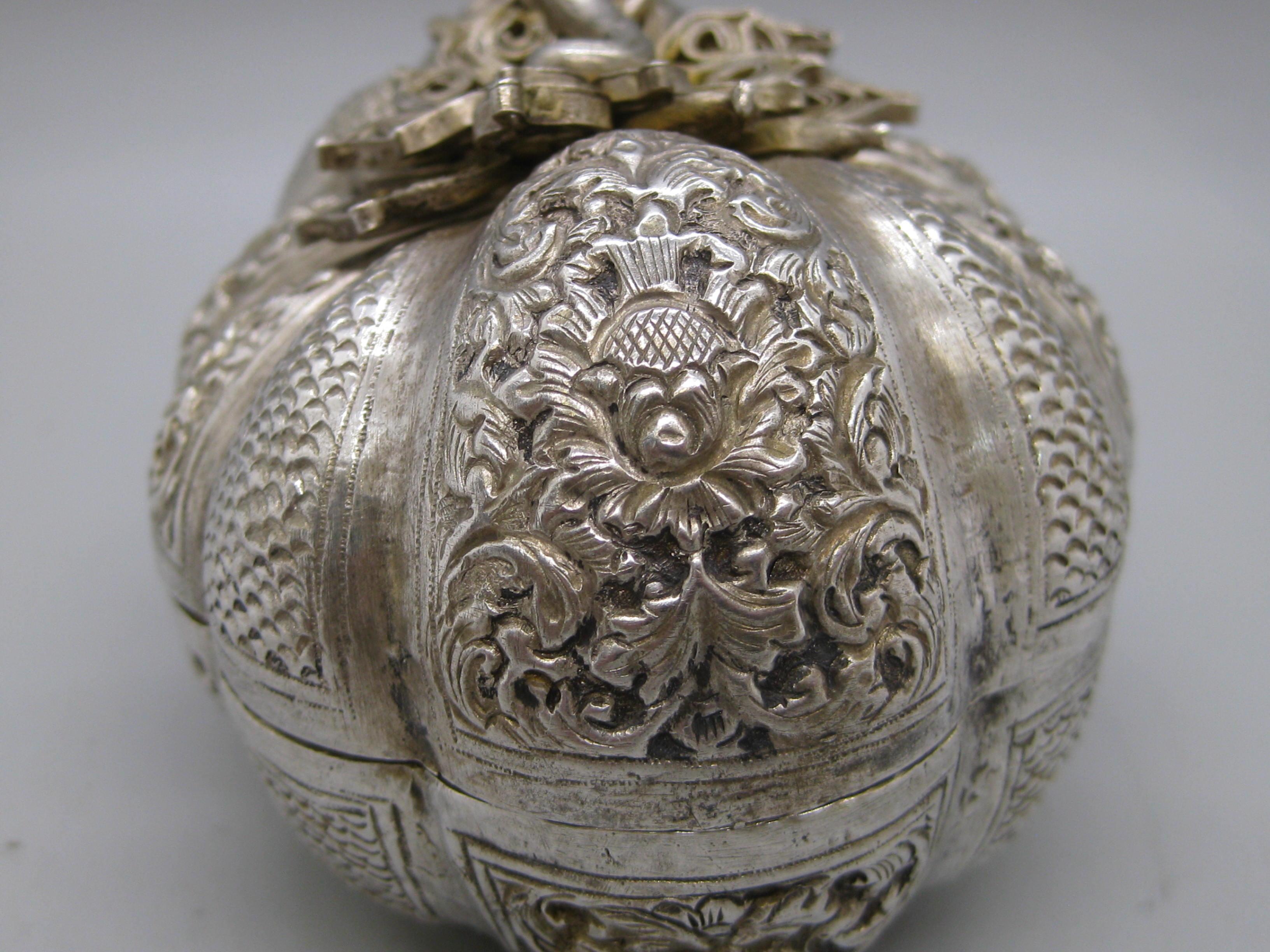 Fine Antique 19C Malaysia Southeast Asia .900 Silver Repousse Pumpkin Box For Sale 4