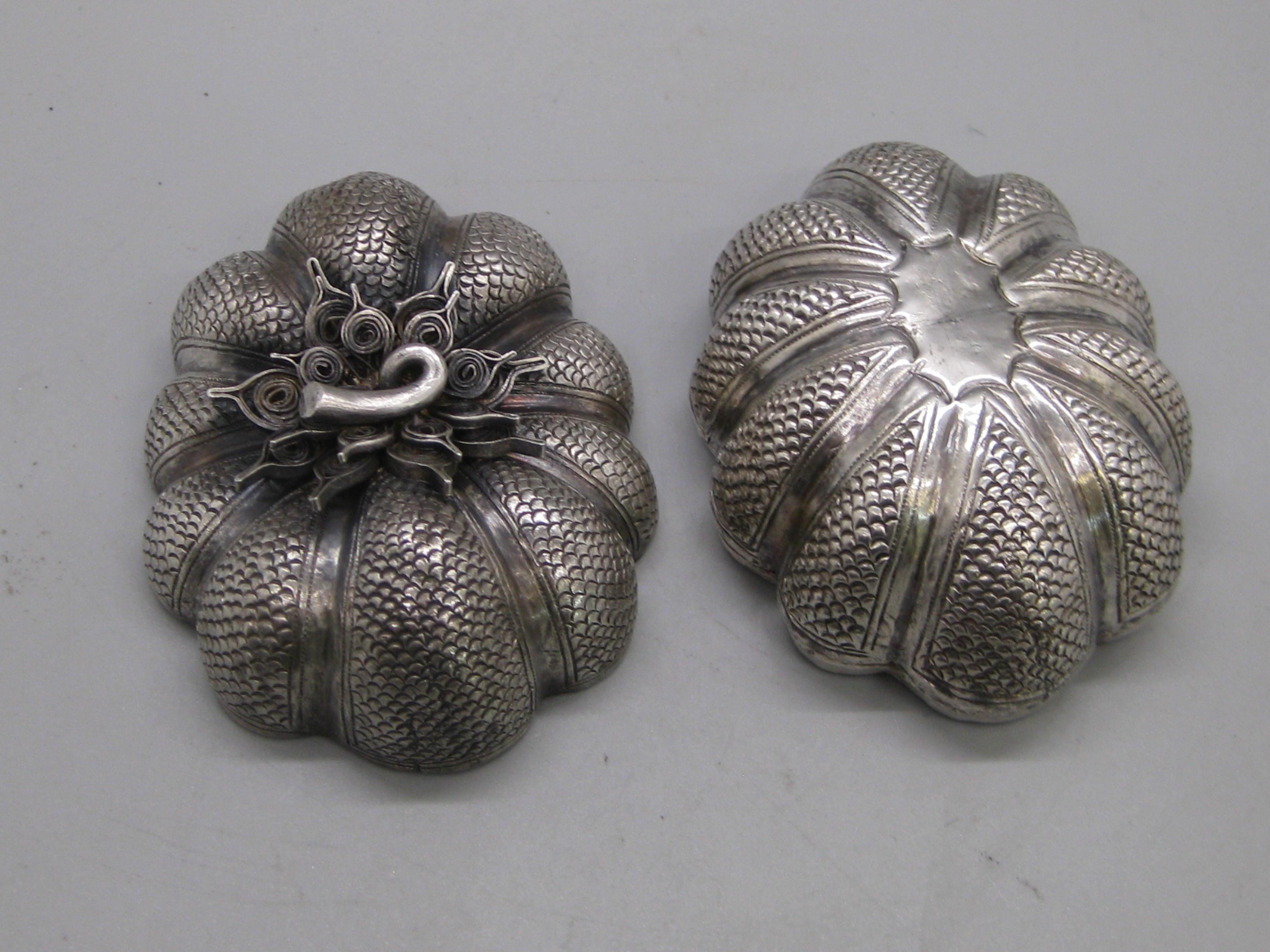 Fine Antique 19C Malaysia Southeast Asia .900 Silver Repousse Pumpkin Box For Sale 4