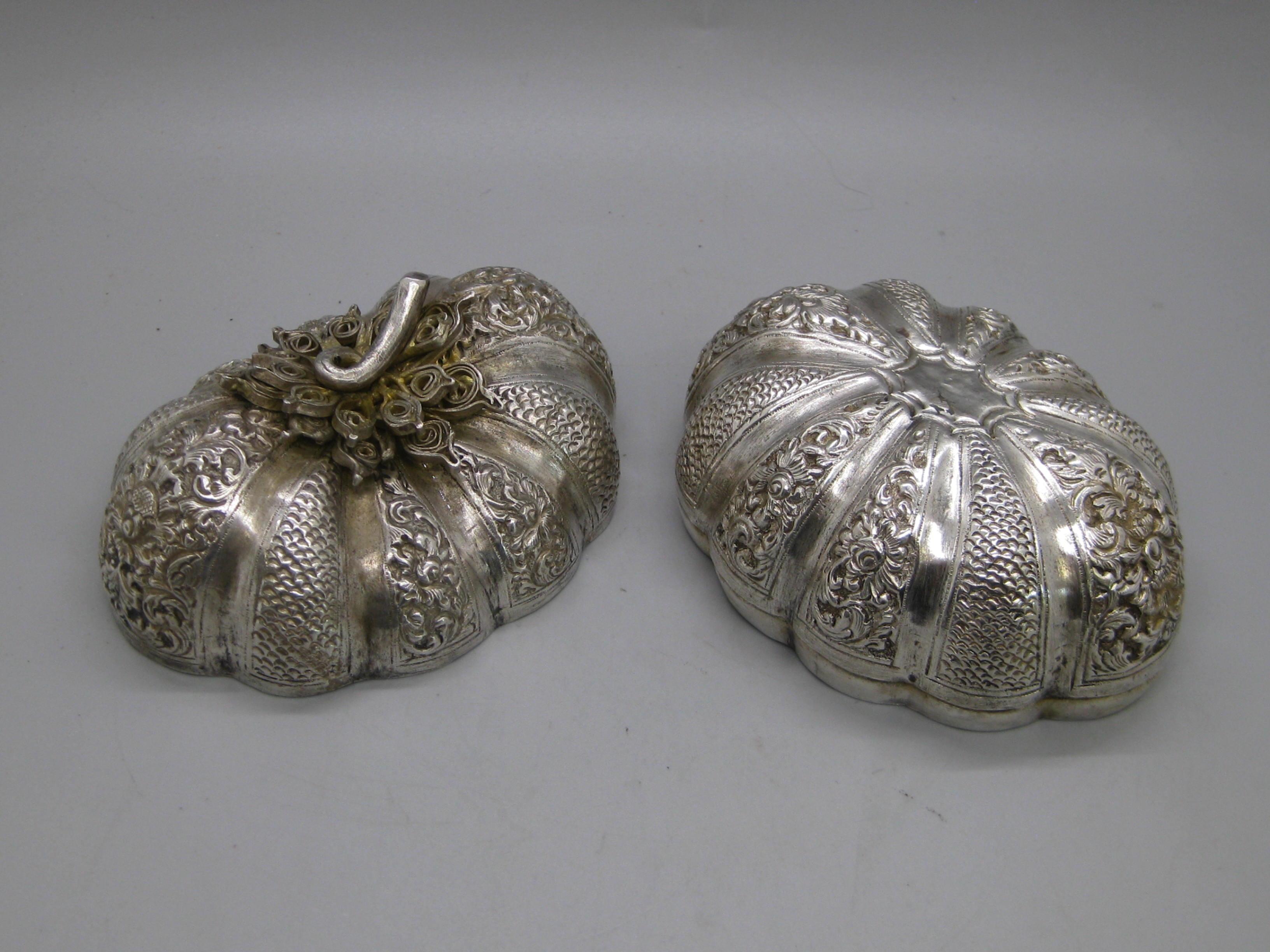 Fine Antique 19C Malaysia Southeast Asia .900 Silver Repousse Pumpkin Box For Sale 5